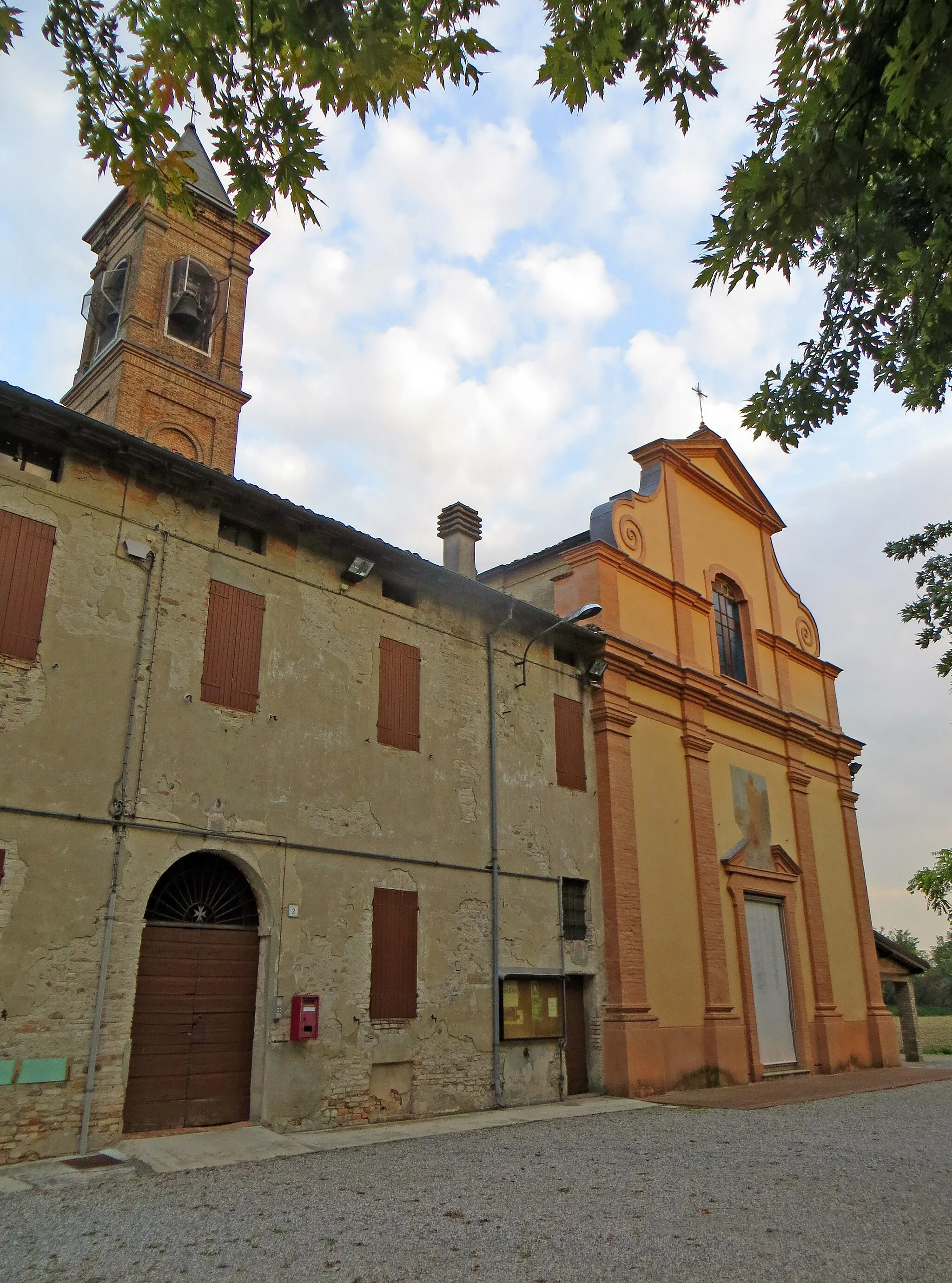 Photo showing: Chiesa dei Santi Giovanni Battista e Lorenzo (Bianconese, Fontevivo) - facciata e canonica