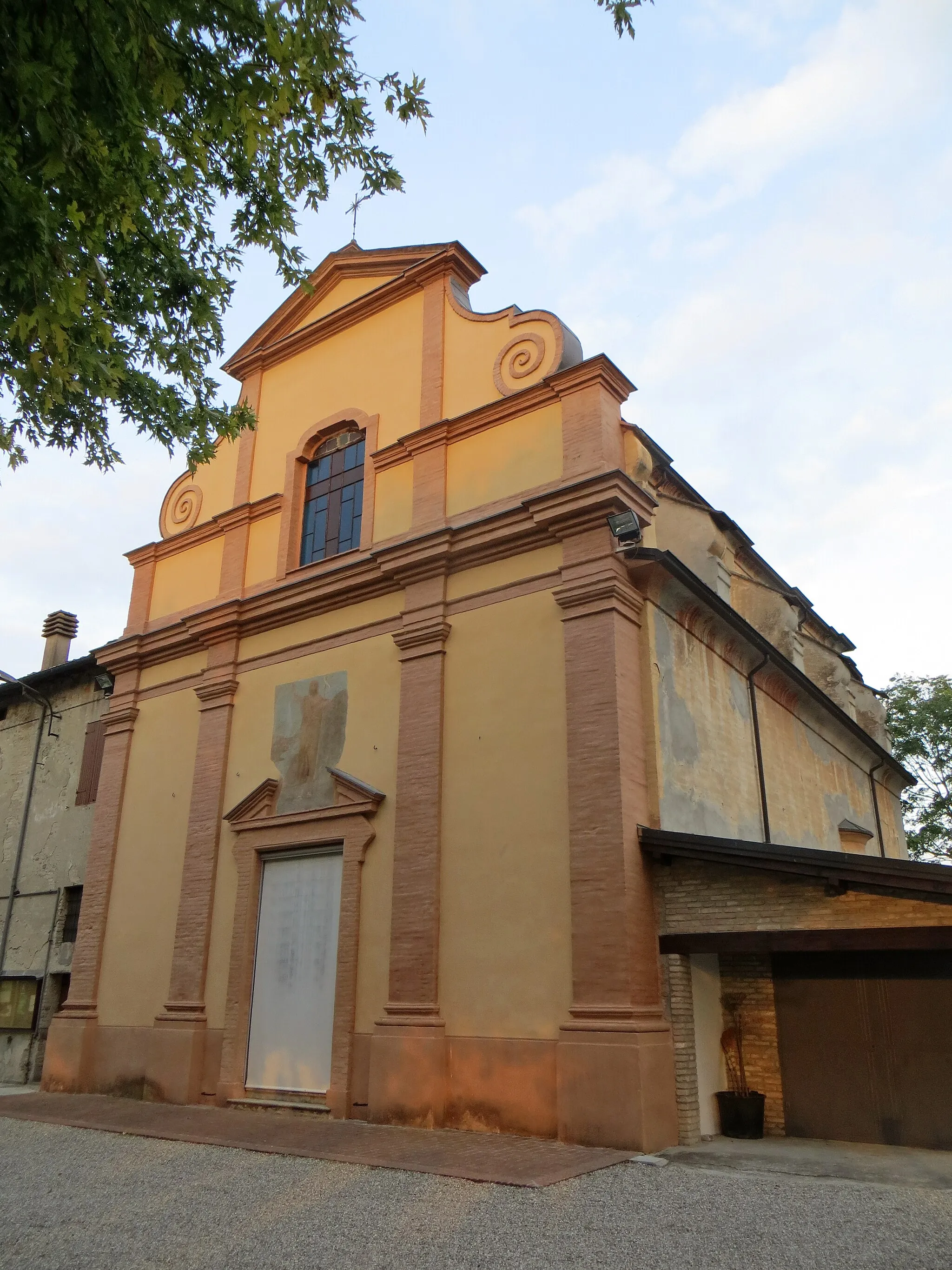 Photo showing: Chiesa dei Santi Giovanni Battista e Lorenzo (Bianconese, Fontevivo) - facciata