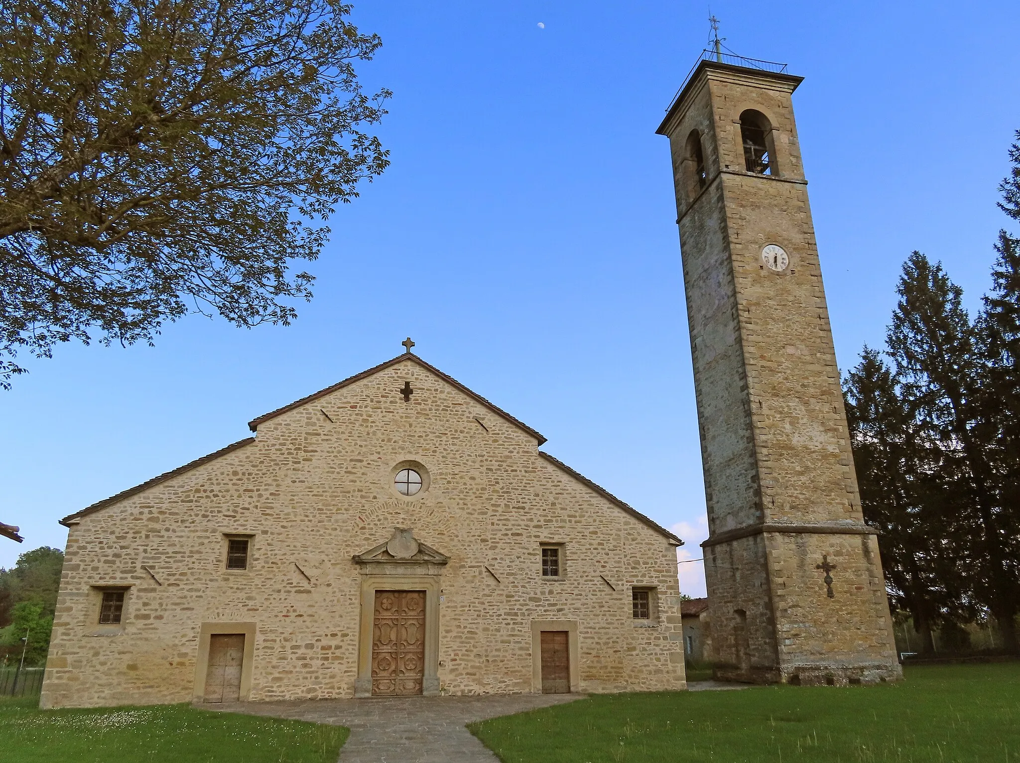 Photo showing: Facciata della pieve dei Santi Ippolito e Cassiano