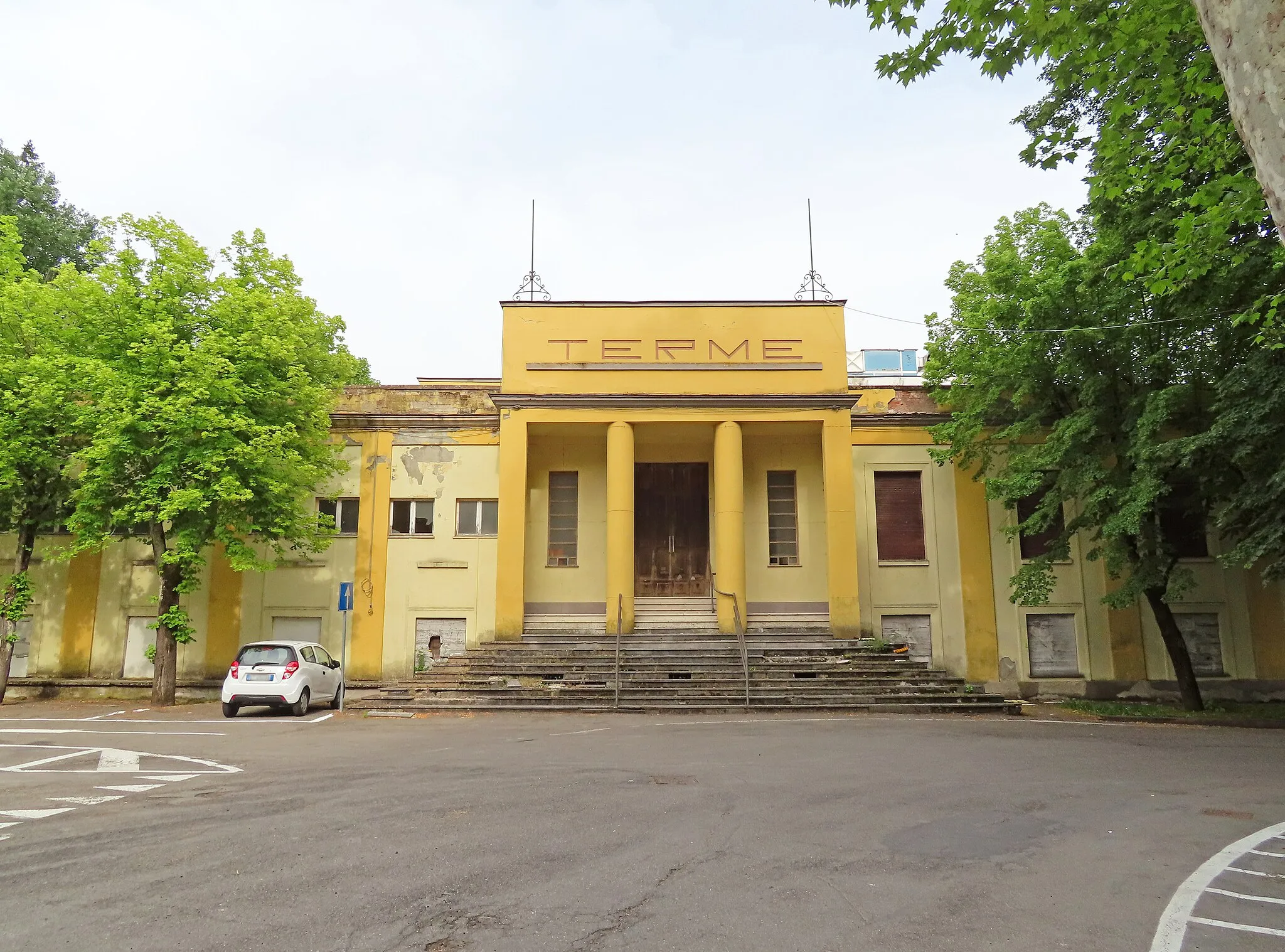 Photo showing: Facciata della palazzina razionalista delle terme di Sant'Andrea