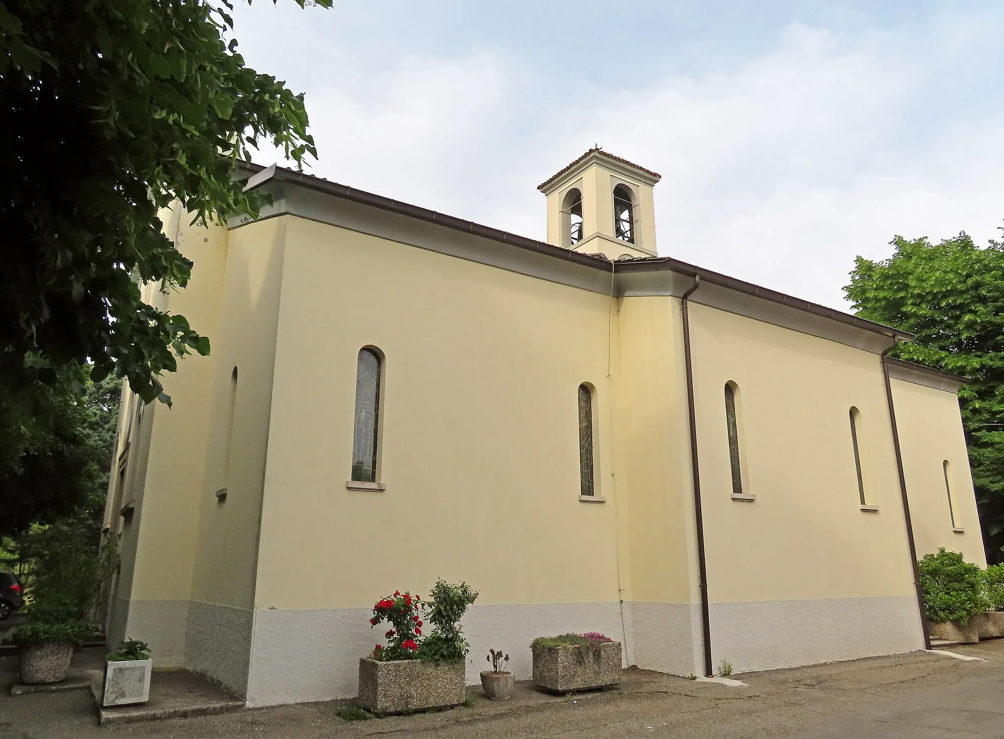 Photo showing: Lato sud della chiesa di San Giovanni Battista