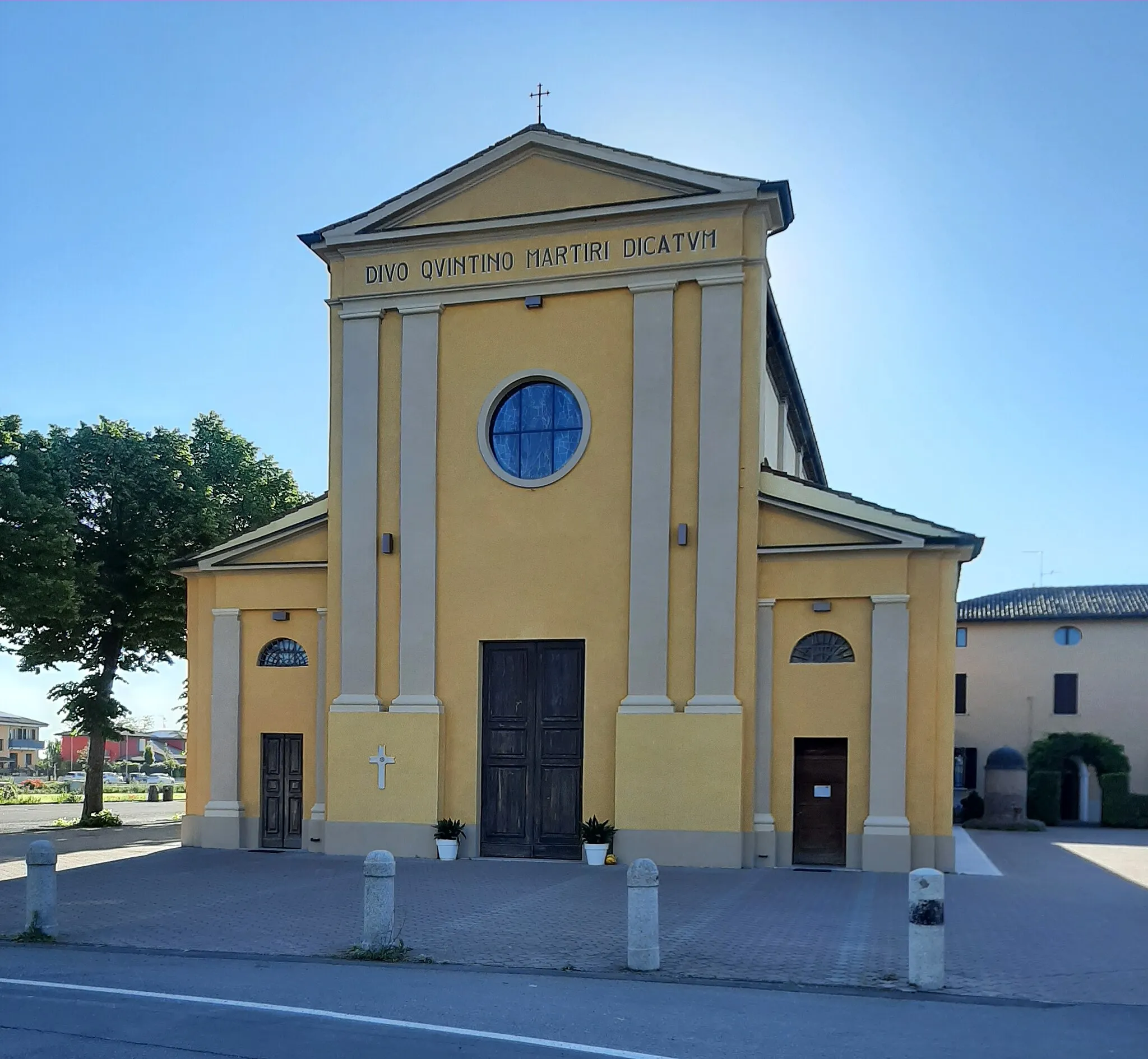 Photo showing: The church of San Quentin, located in Gossolengo, Piacenza, Italy