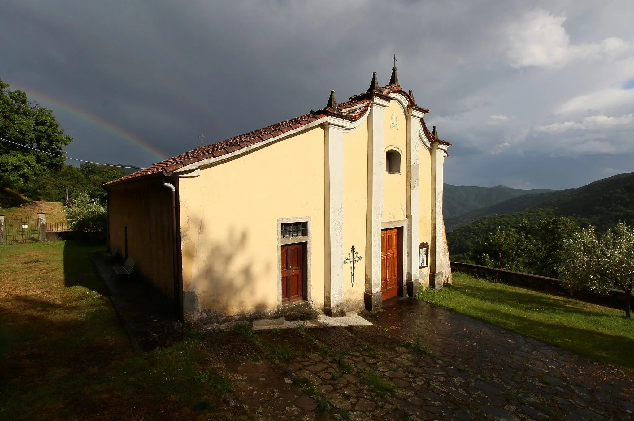 Photo showing: Church Santa Maria Assunta, Apella, hamlet of Licciana Nardi, Province of Massa-Carrara, Tuscany, Italy