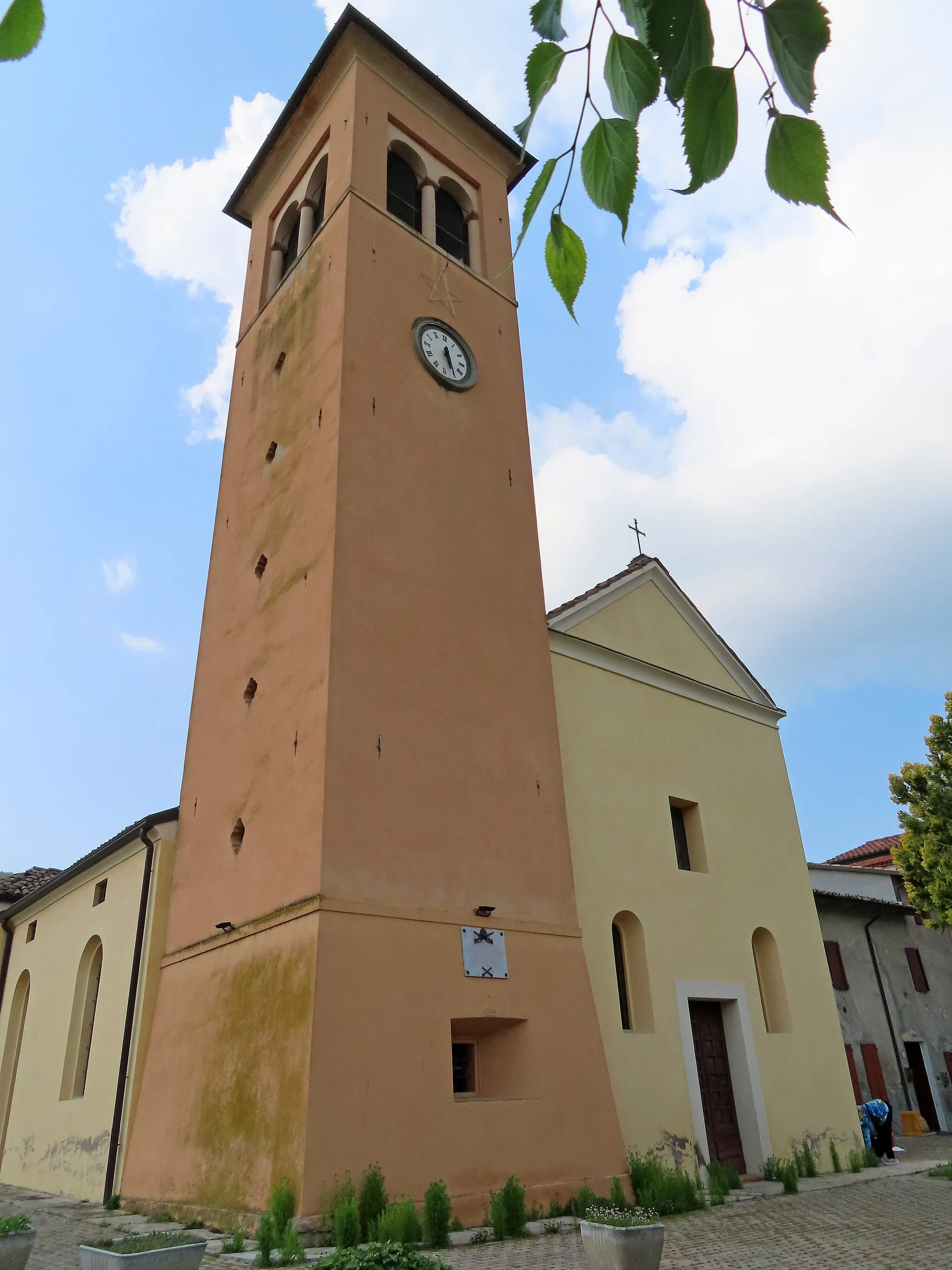 Photo showing: Facciata della chiesa dei Santi Silvestro e Donnino