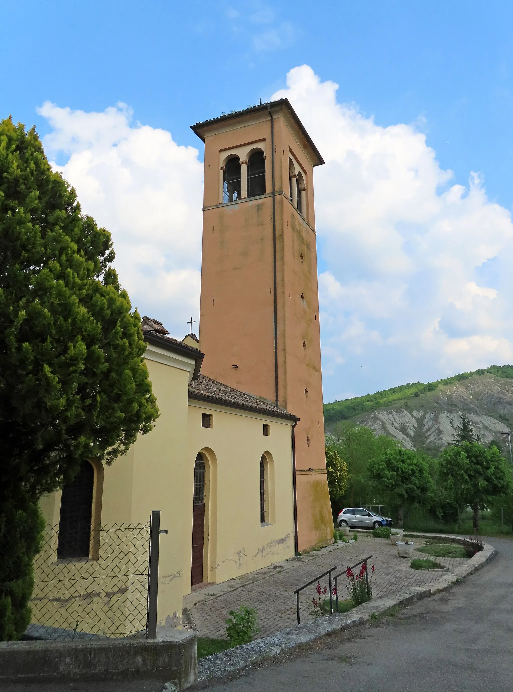 Photo showing: Lato sud-ovest della chiesa dei Santi Silvestro e Donnino