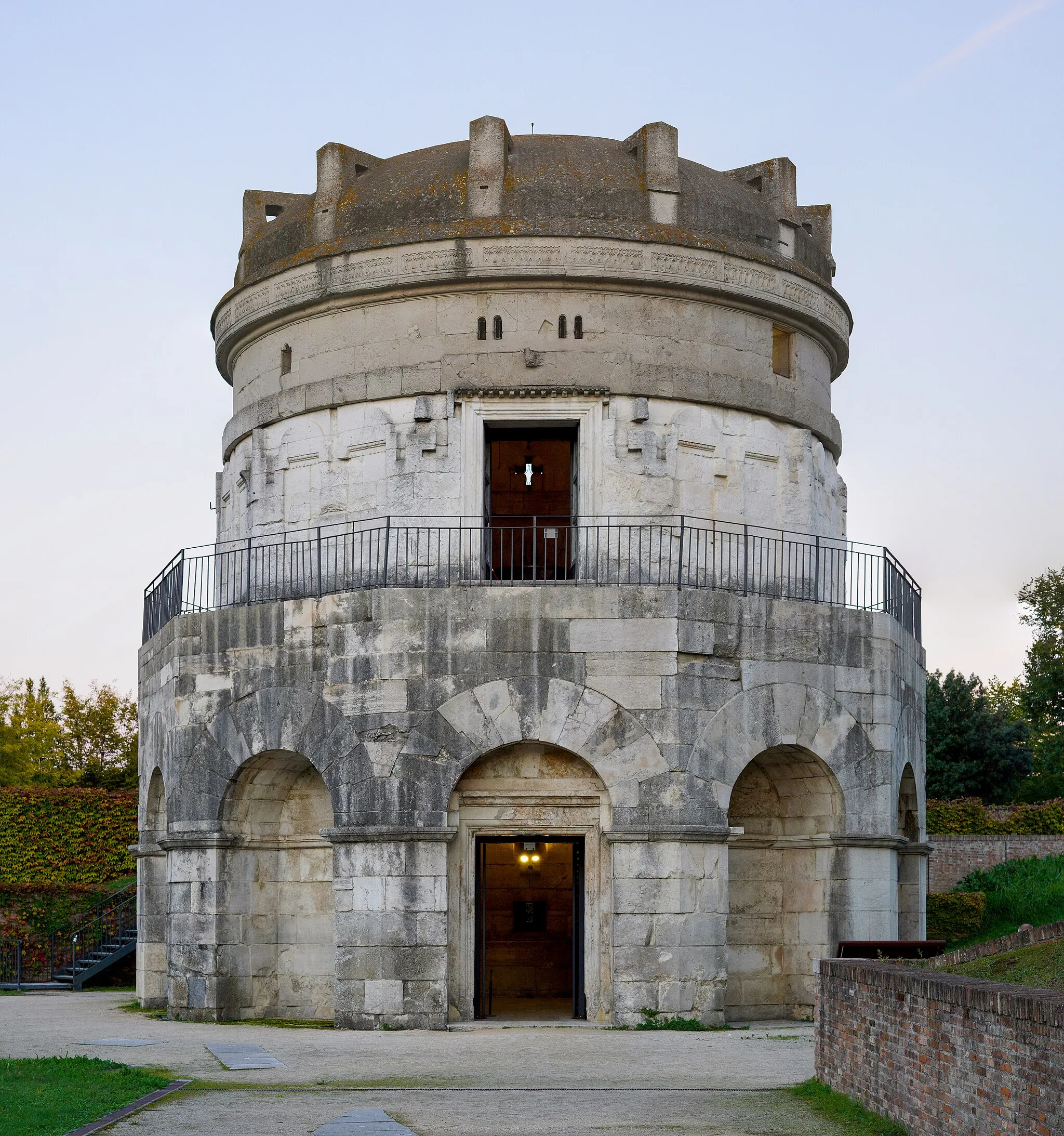 Photo showing: Mausoleum of Theodoric (Ravenna) - Exterior