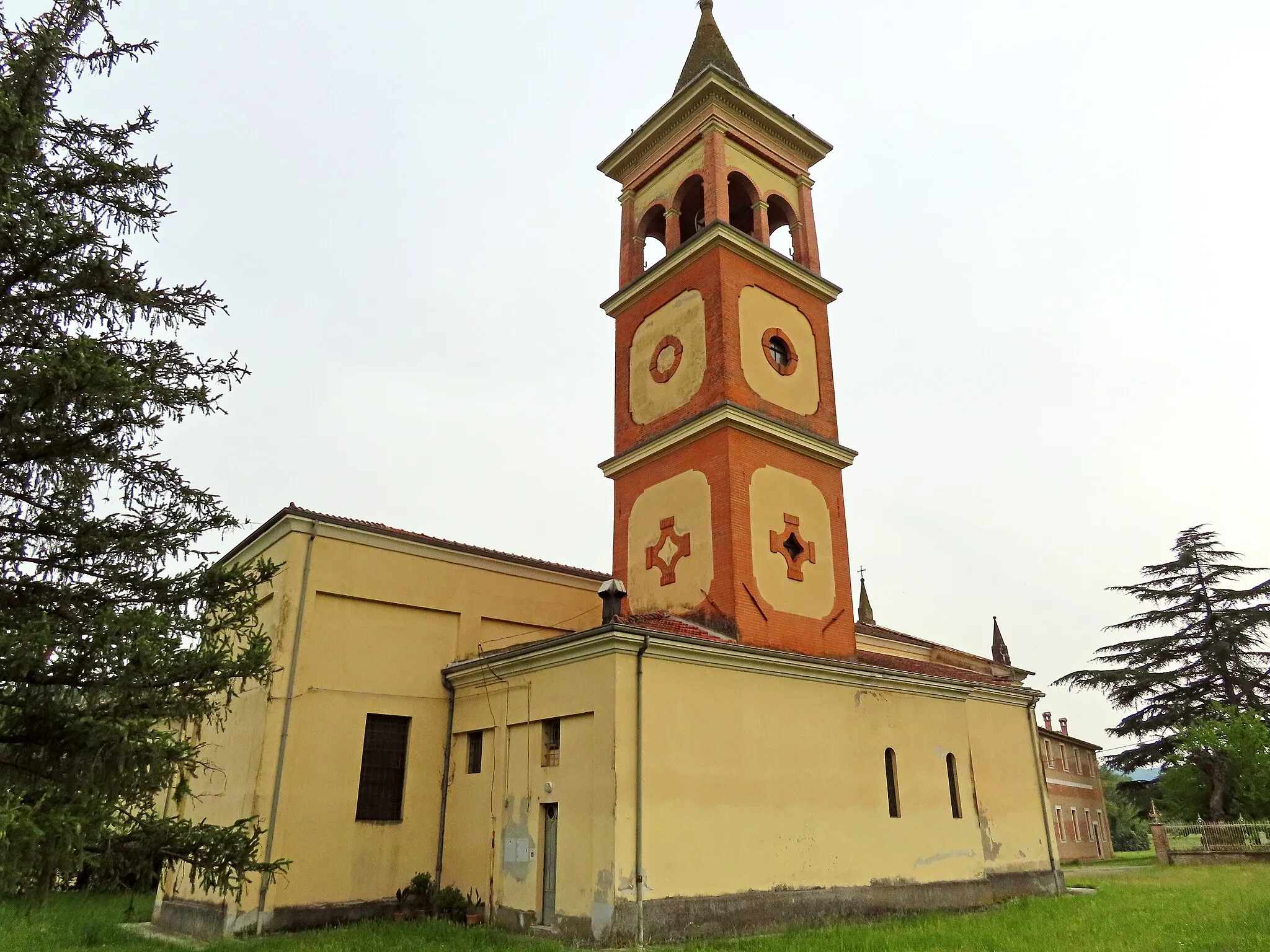 Photo showing: Lato nord della chiesa di San Giovanni Battista