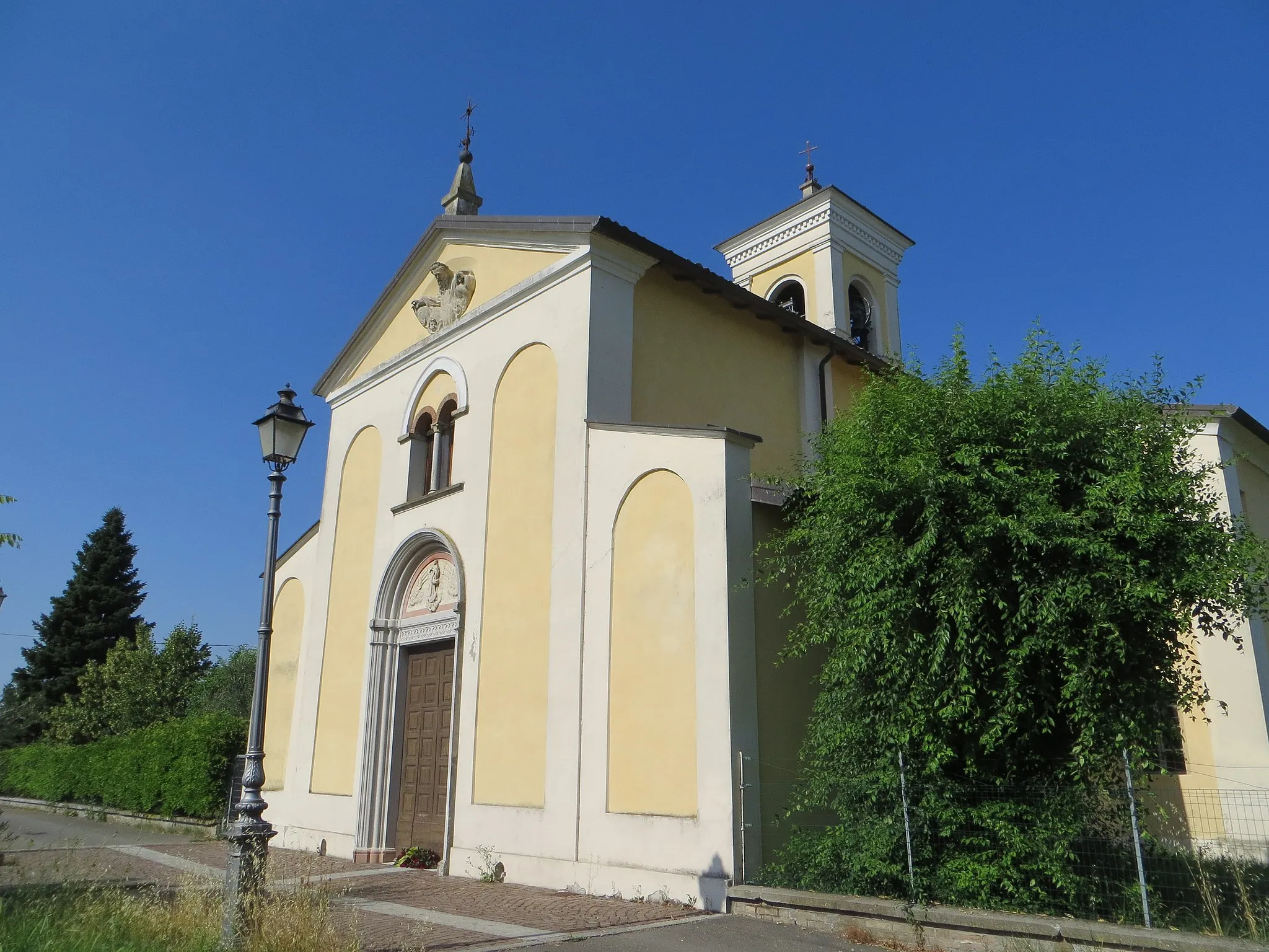 Photo showing: Chiesa dell'Assunzione di Maria Vergine (Valera, Parma) - facciata e lato sud