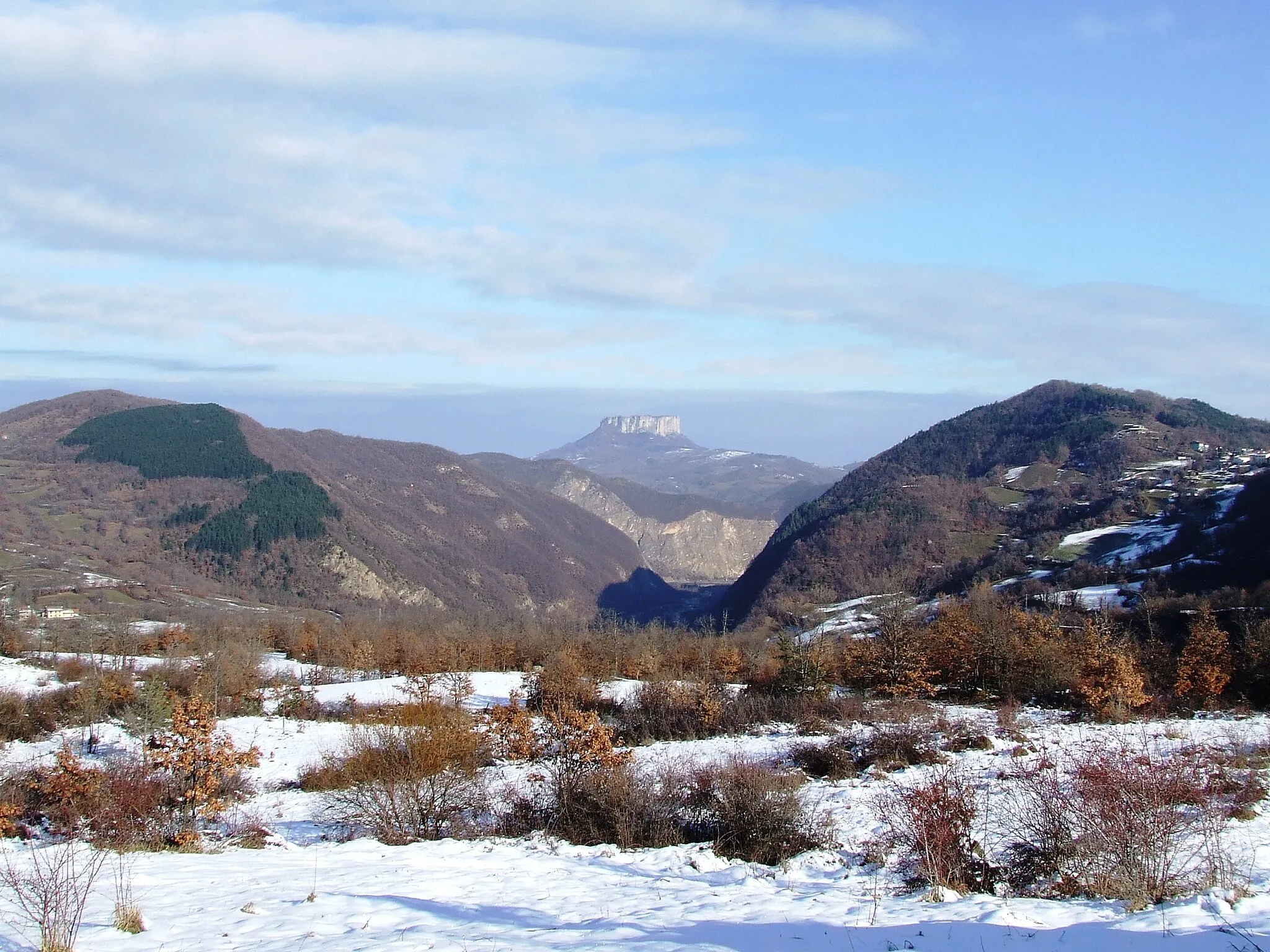 Photo showing: Bismantova Mountain in Central Italy, Castelnovo Monti, Provincia di Reggio Emilia, Italia