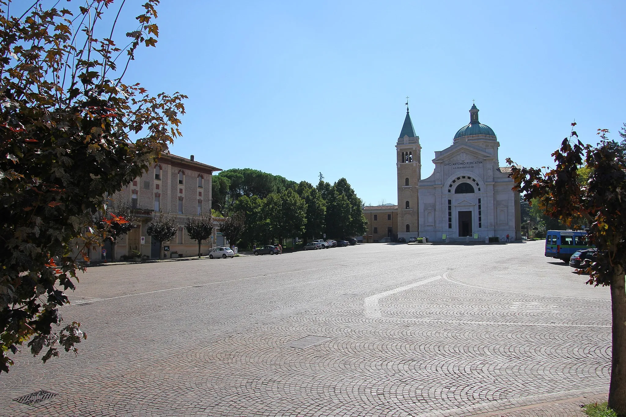 Photo showing: Predappio, piazza Sant'Antonio