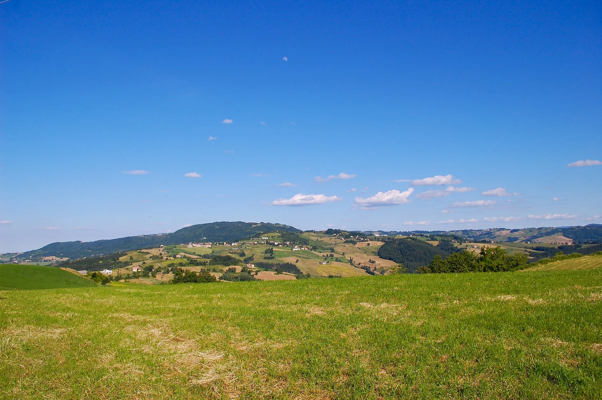 Photo showing: la frazione di Moncerrato vista da via Monte