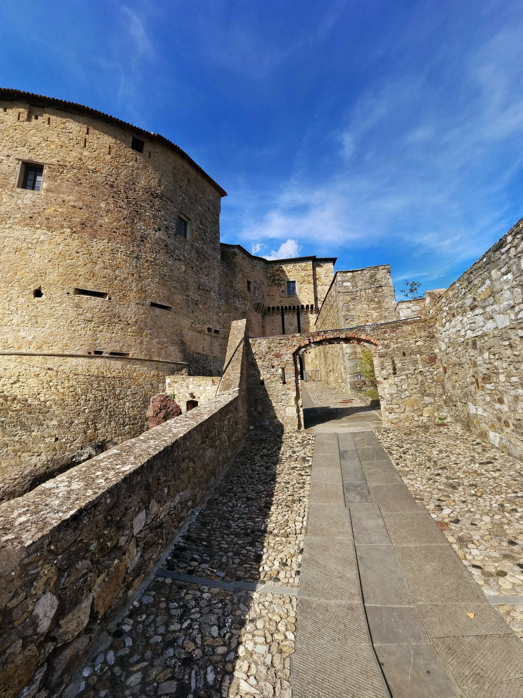 Photo showing: Accesso Interno Castello di Bardi