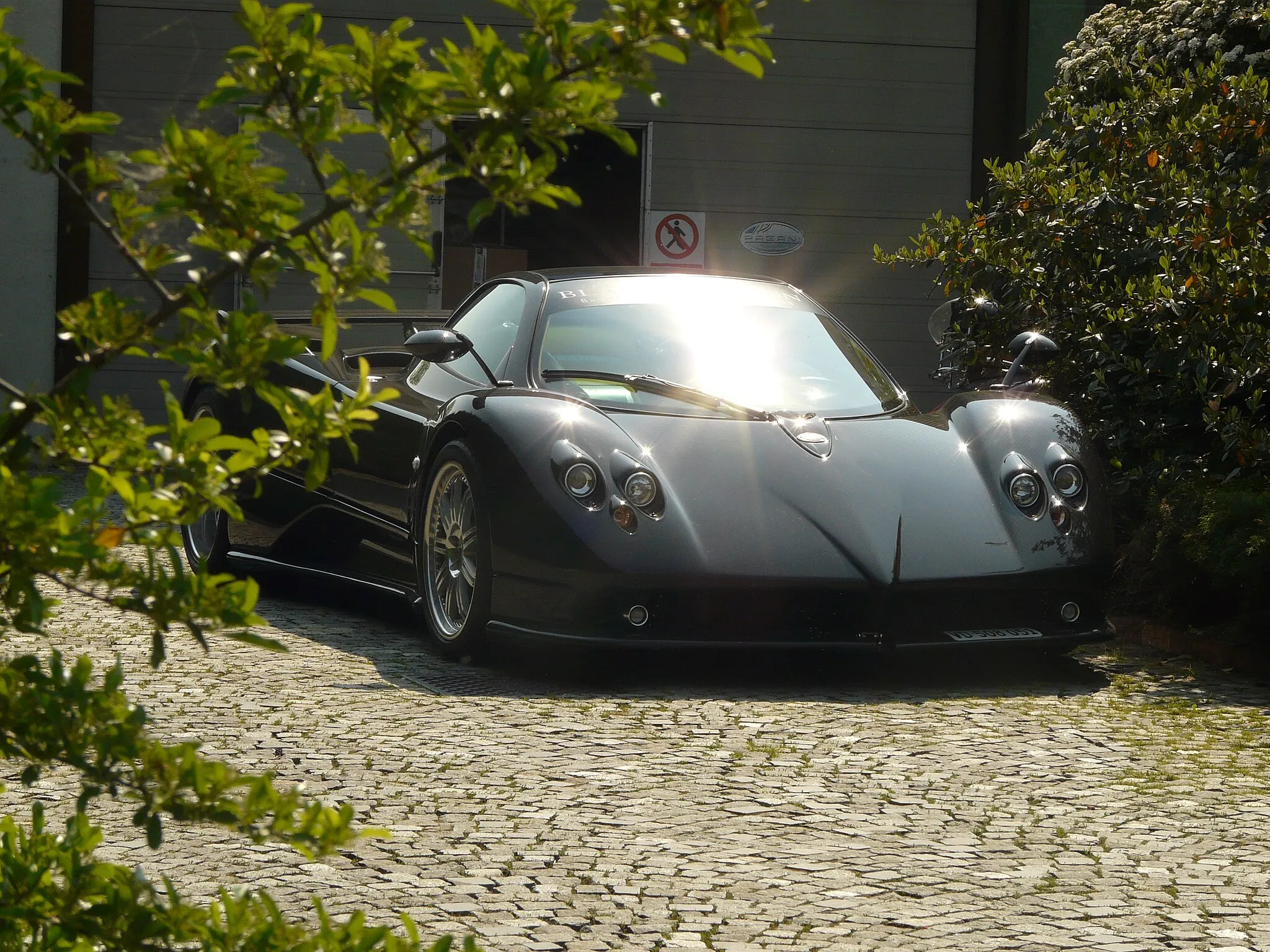 Photo showing: One of the most beautifull cars ever made. The people in the factory were very nice. They didn't know that we came and actually they had no time, but they gave us  more than half an hour.