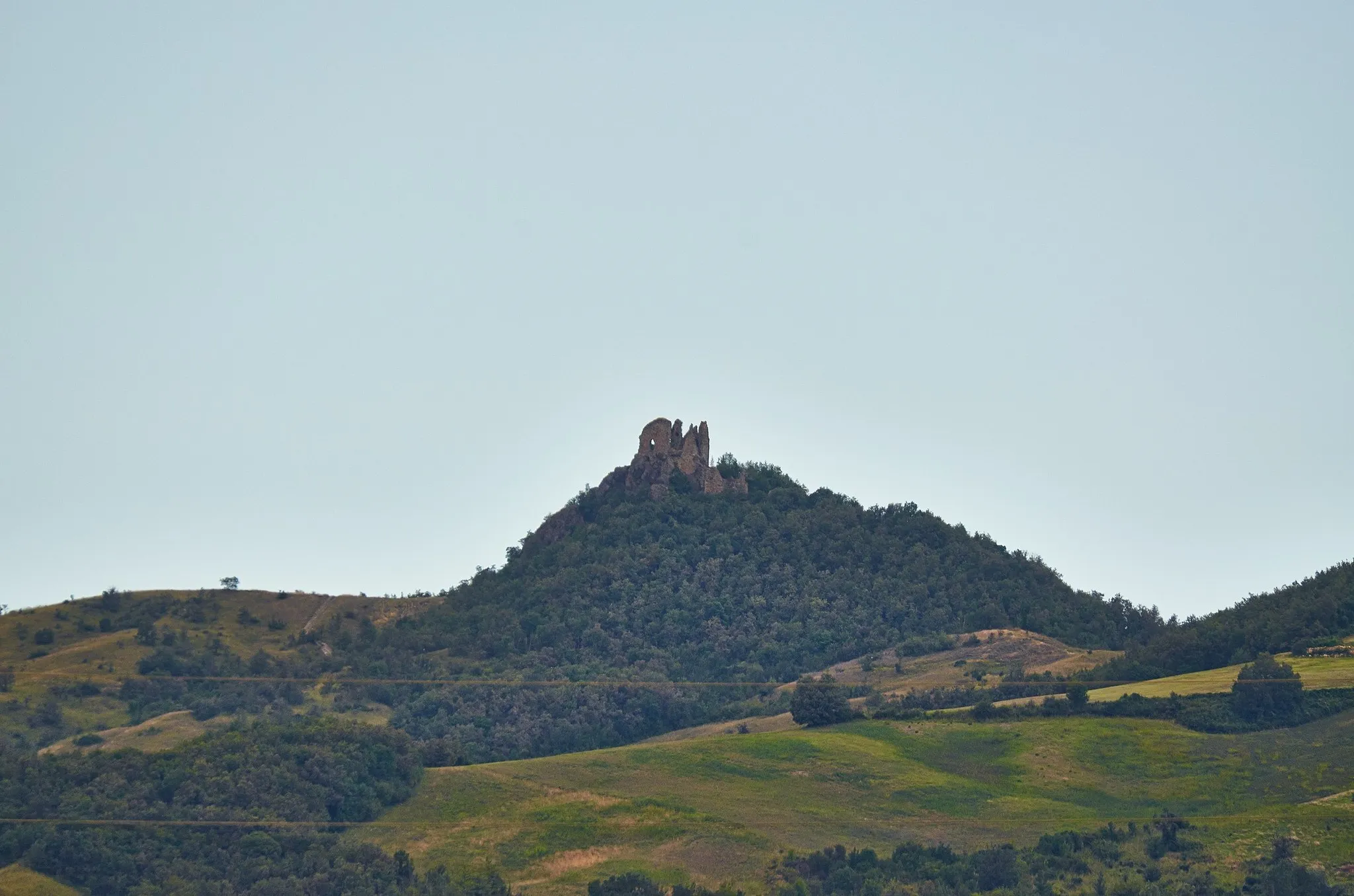 Photo showing: Ruderi del castello di Roccalanzona, telefoto