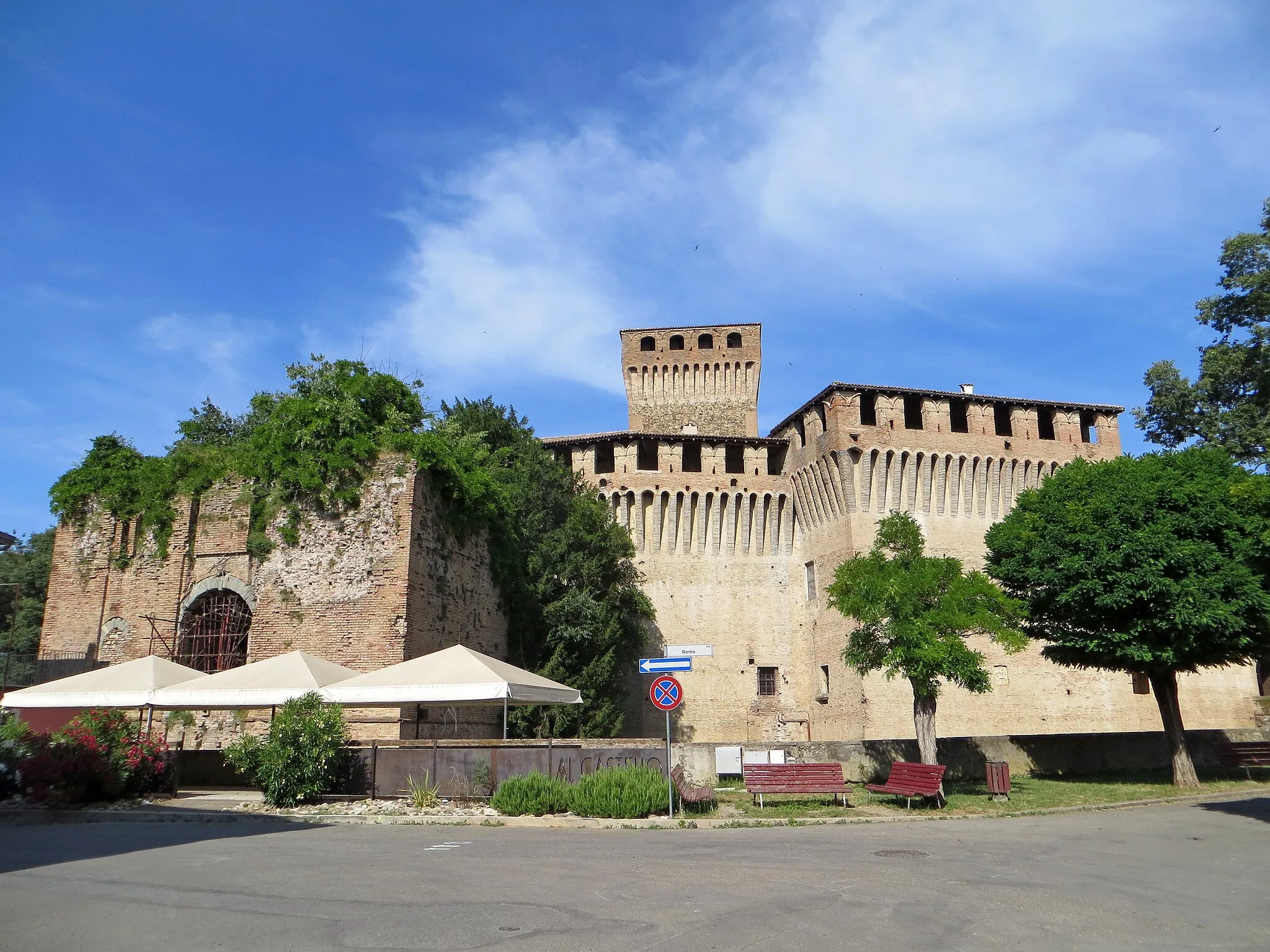 Photo showing: Castello (Montechiarugolo) - rivellino est, mastio e ala sud-ovest