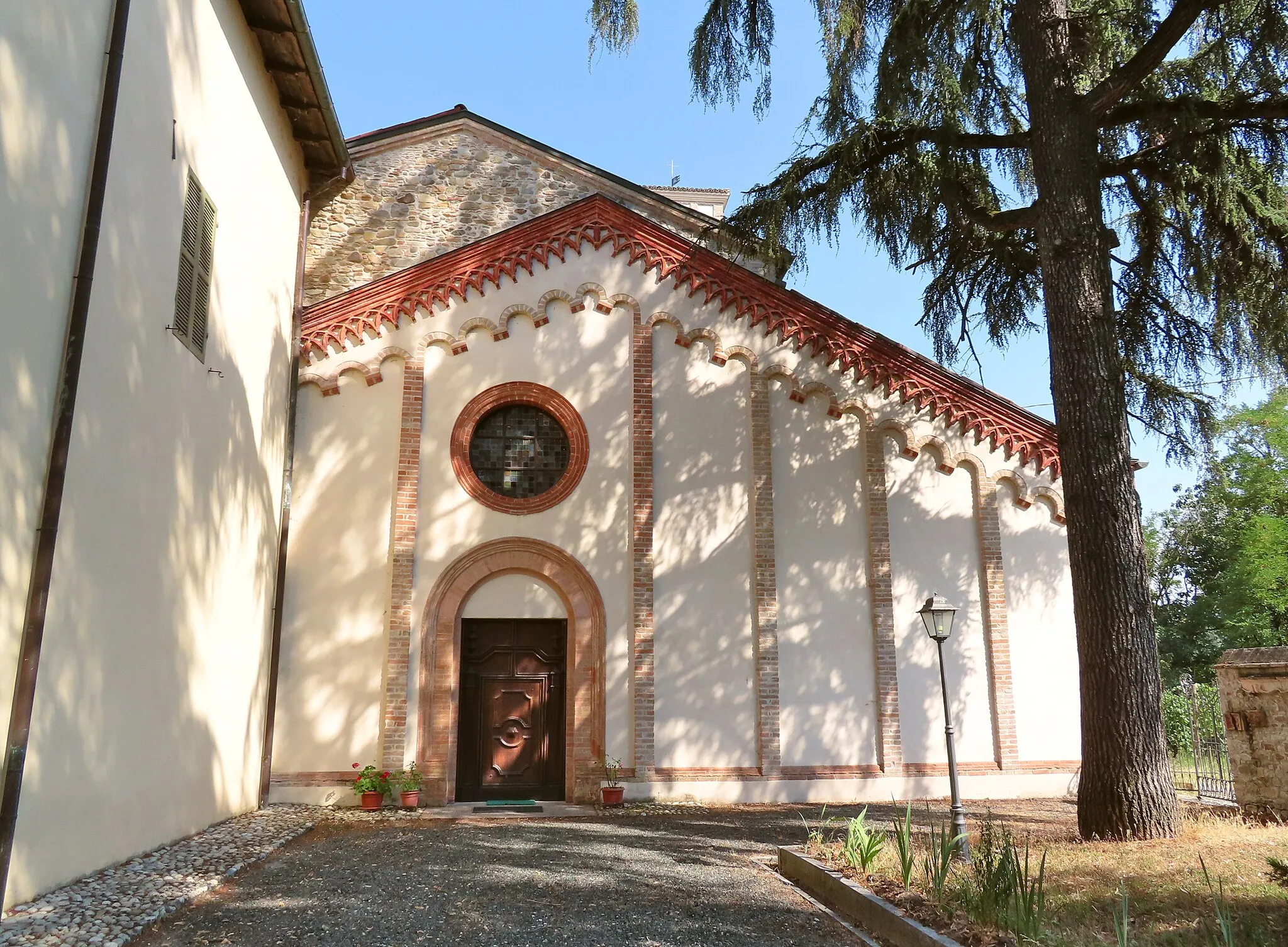 Photo showing: Facciata della chiesa della badia di Santa Maria della Neve