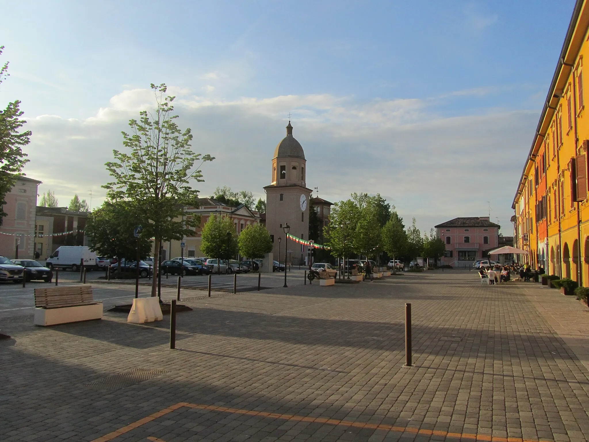 Photo showing: Piazza Garibaldi a Bagnolo in Piano, provincia di Reggio Emilia.