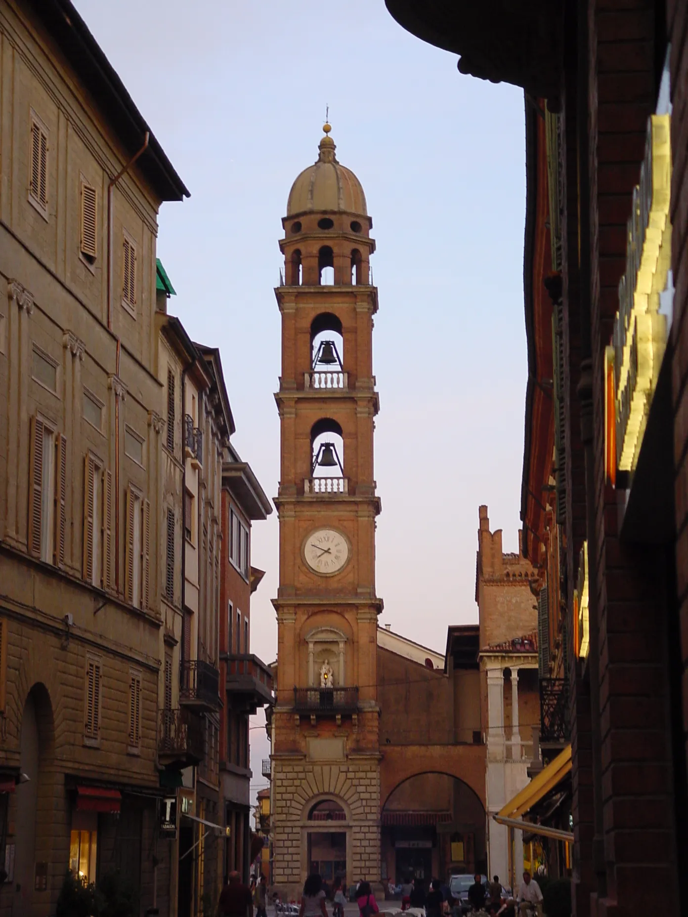 Photo showing: Own work - separate belltower in the heart of Faenza (Italy).

Use only with contribution to 'Axel Hammer'.
