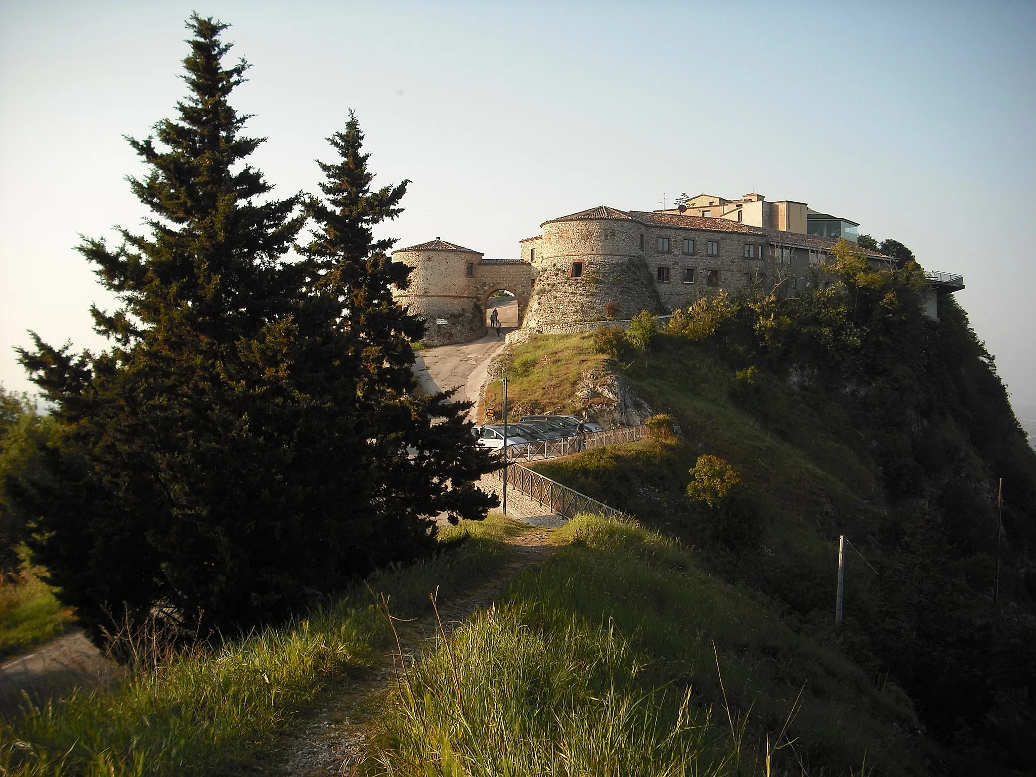 Photo showing: Immagine della Rocca di Torriana fotografata nel maggio 2011.