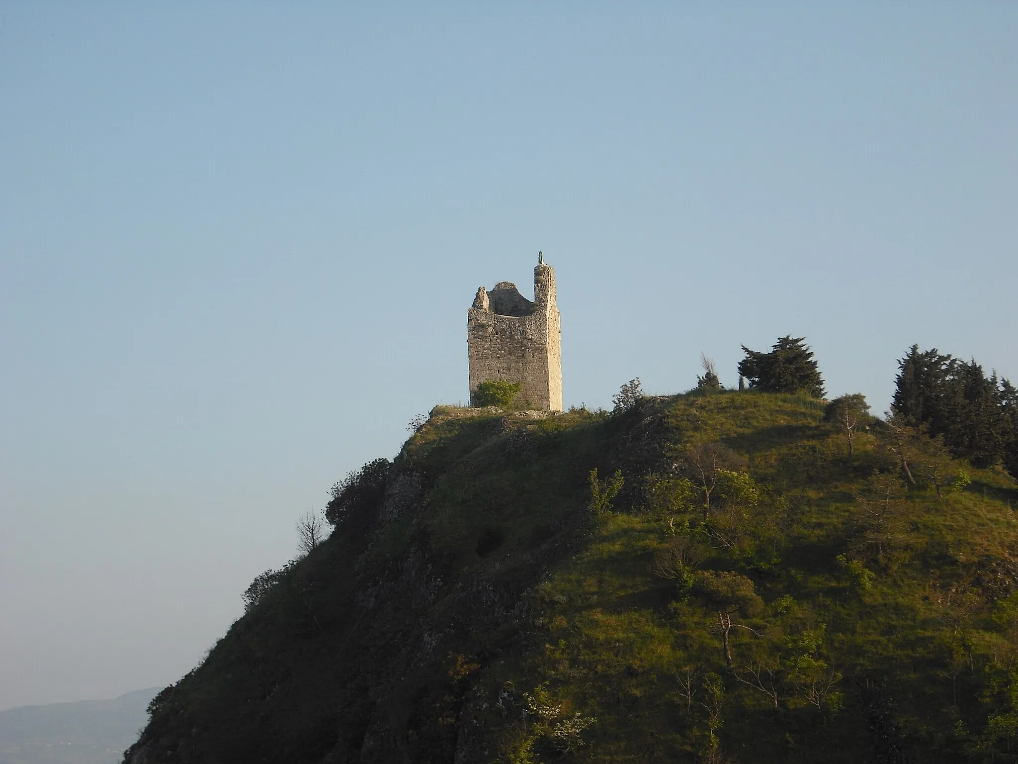 Photo showing: Immagine della Torre Quadrata di Torriana fotografata nel maggio 2011.