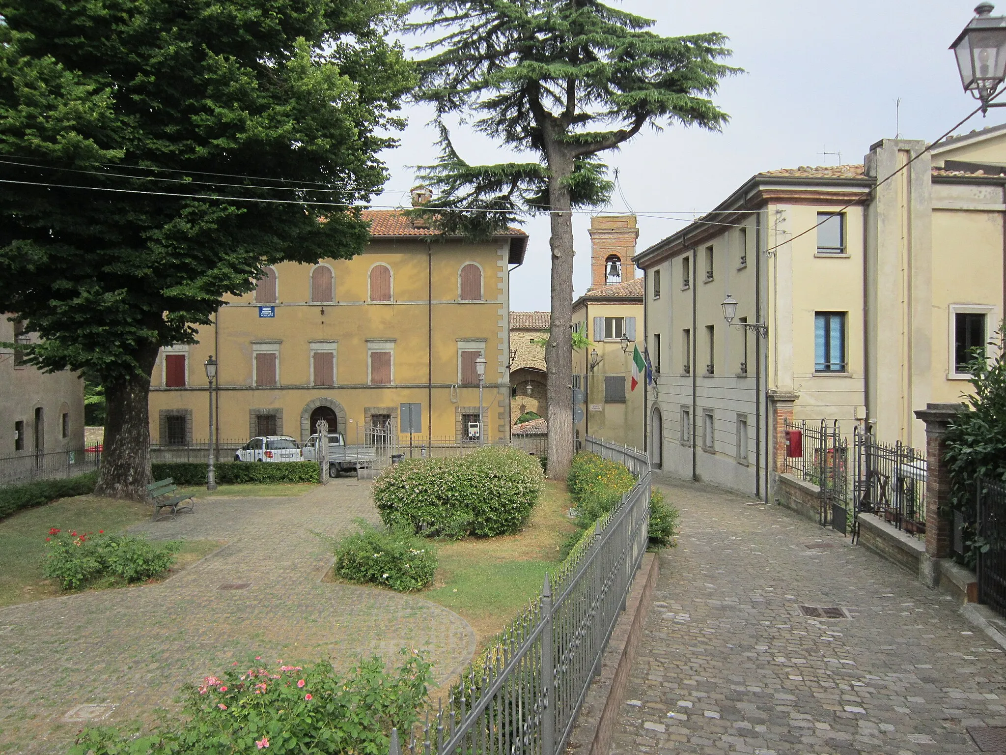 Photo showing: Piazza Malatesta a Monte Colombo (luglio 2015)