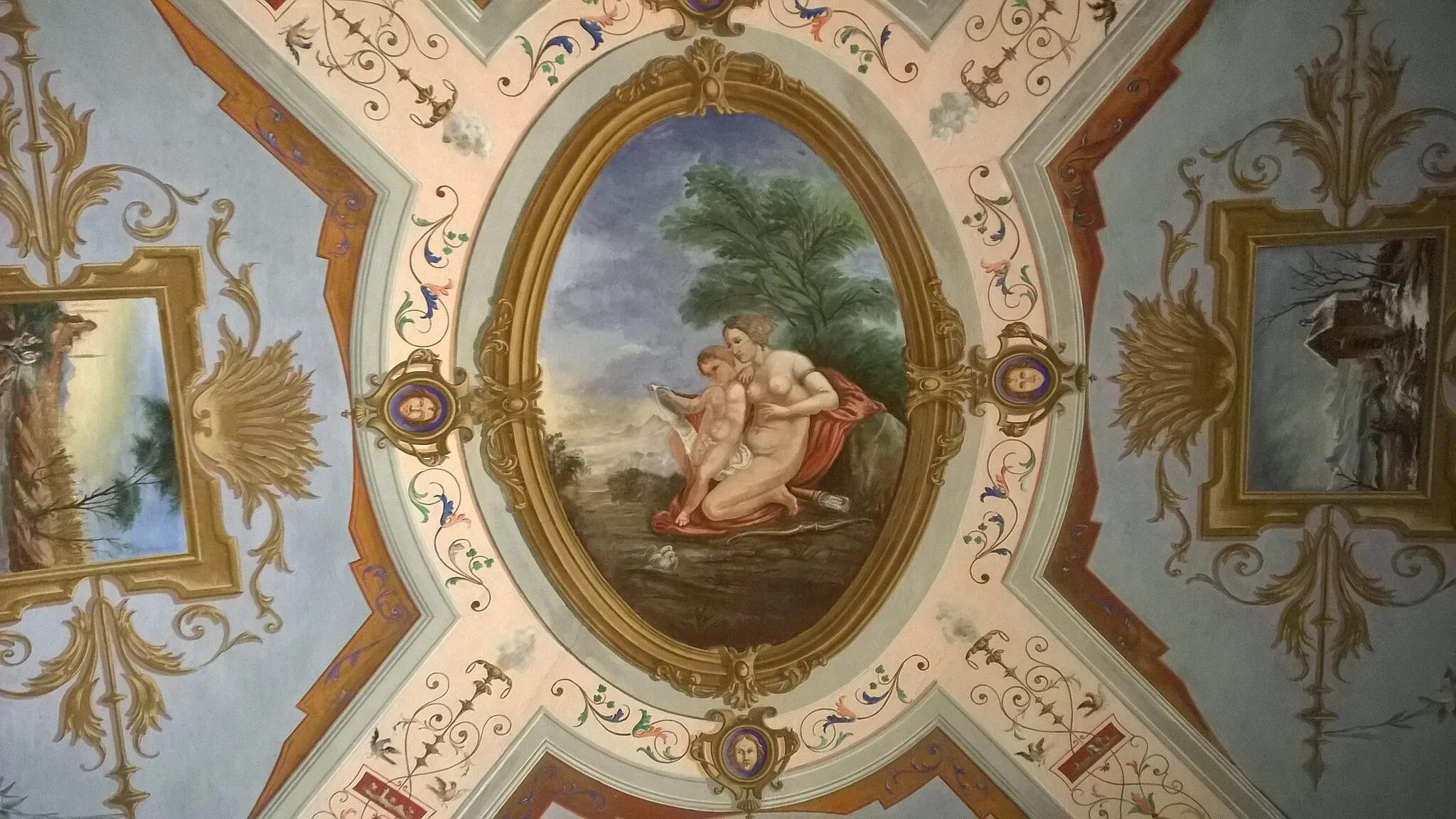 Photo showing: Palazzo Astolfi. Decorazioni sulla volta del soffitto al secondo piano