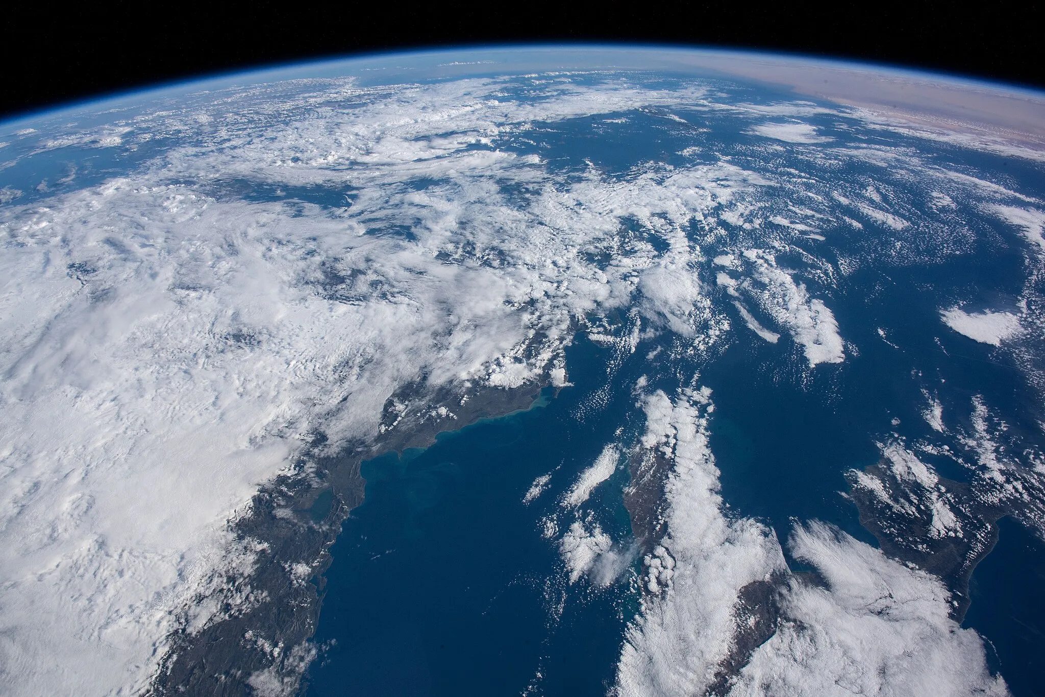 Photo showing: View of Earth taken during ISS Expedition 65.