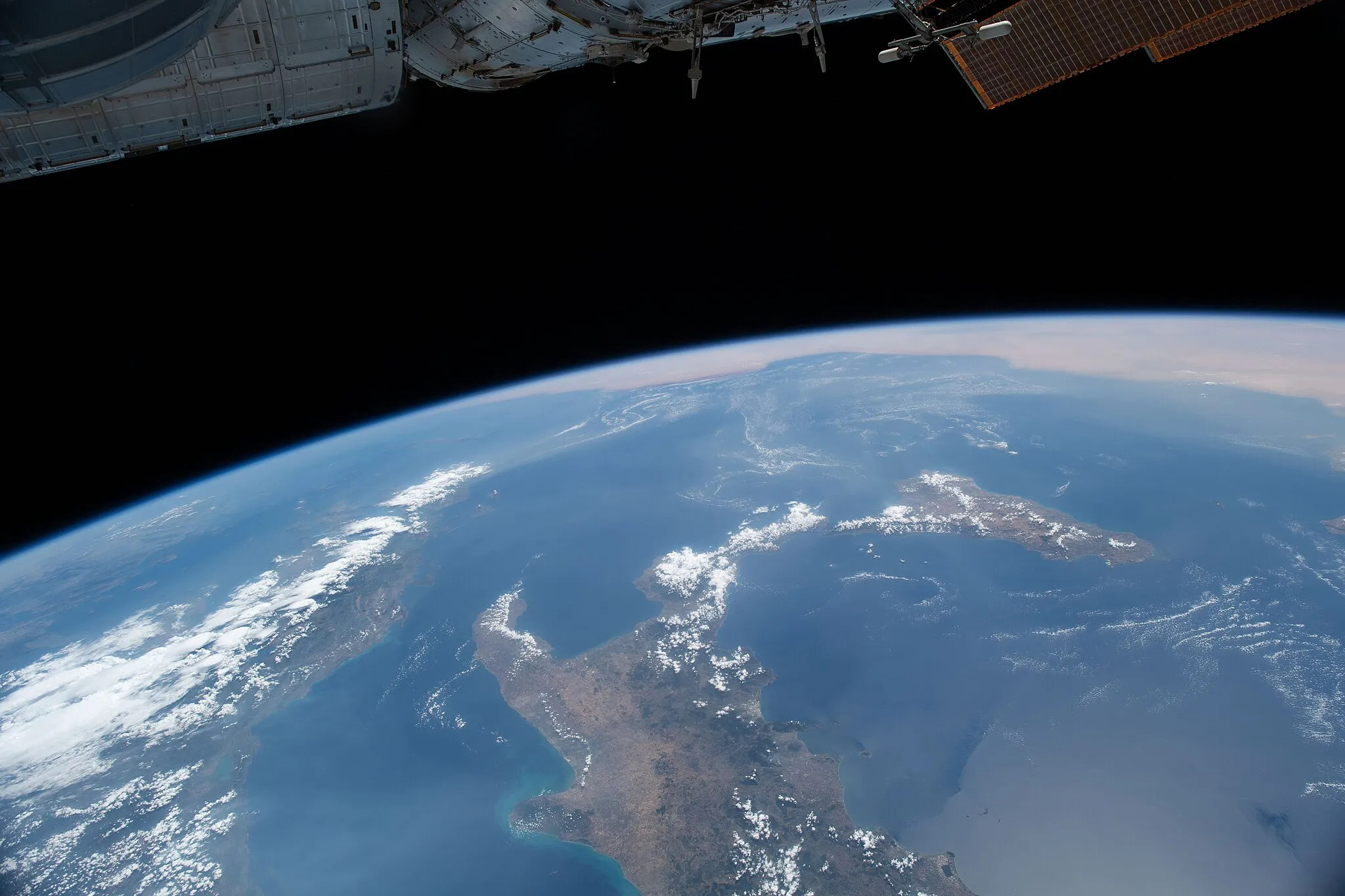 Photo showing: View of Earth taken during ISS Expedition 65.