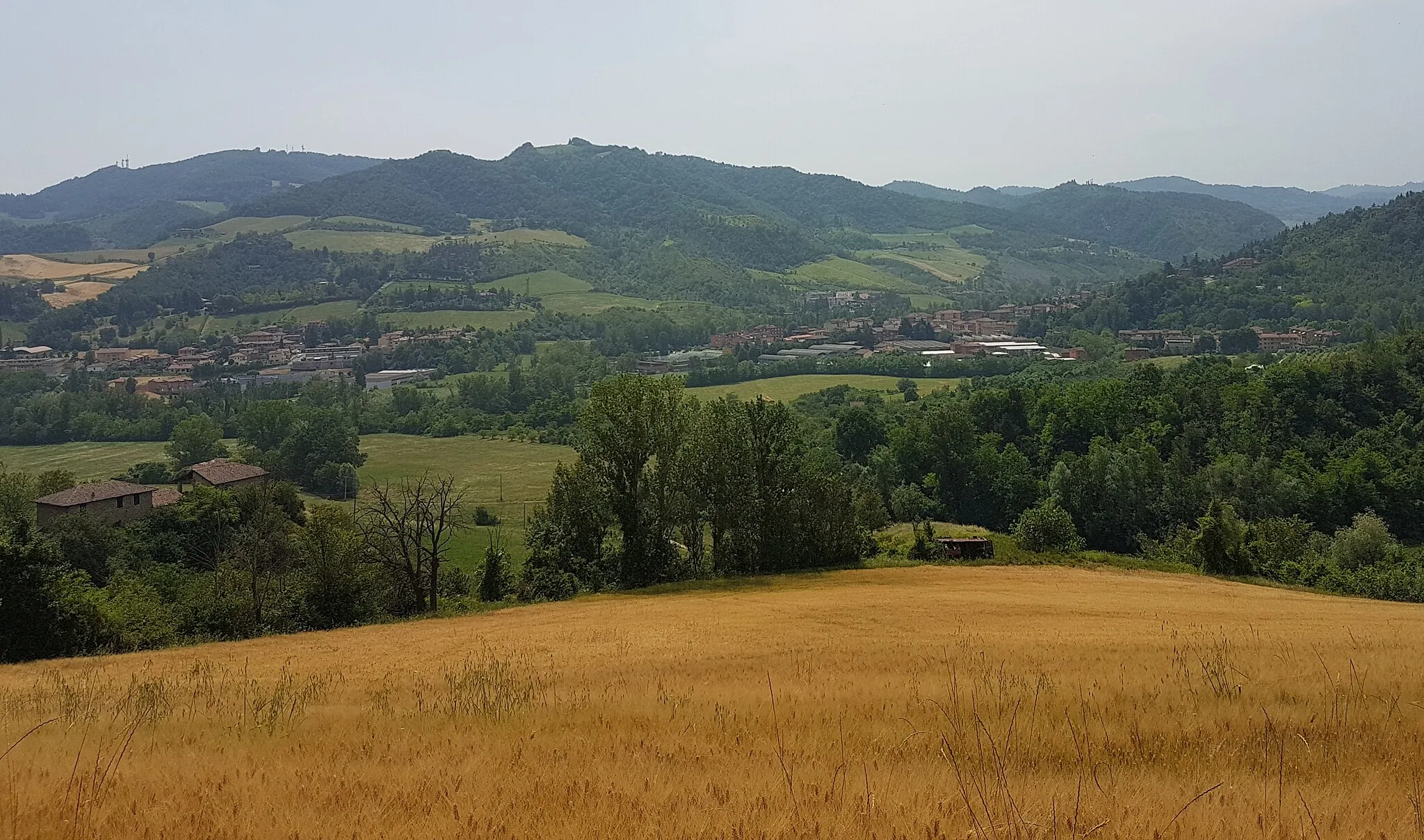 Photo showing: Veduta del Comune di Ponterivabella nel Monte San Pietro dalla collina in località Mucchio