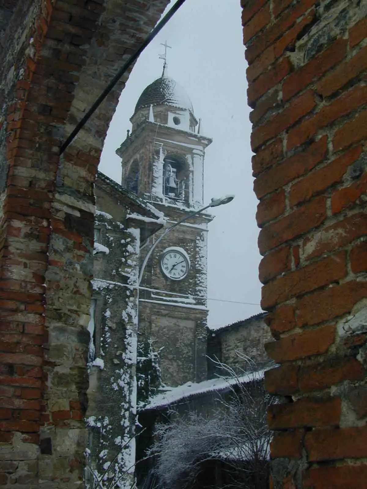 Photo showing: Pieve di San Vitale Martire nella frazione di Pomaro del comune di Piozzano (PC)
Foto di Gac