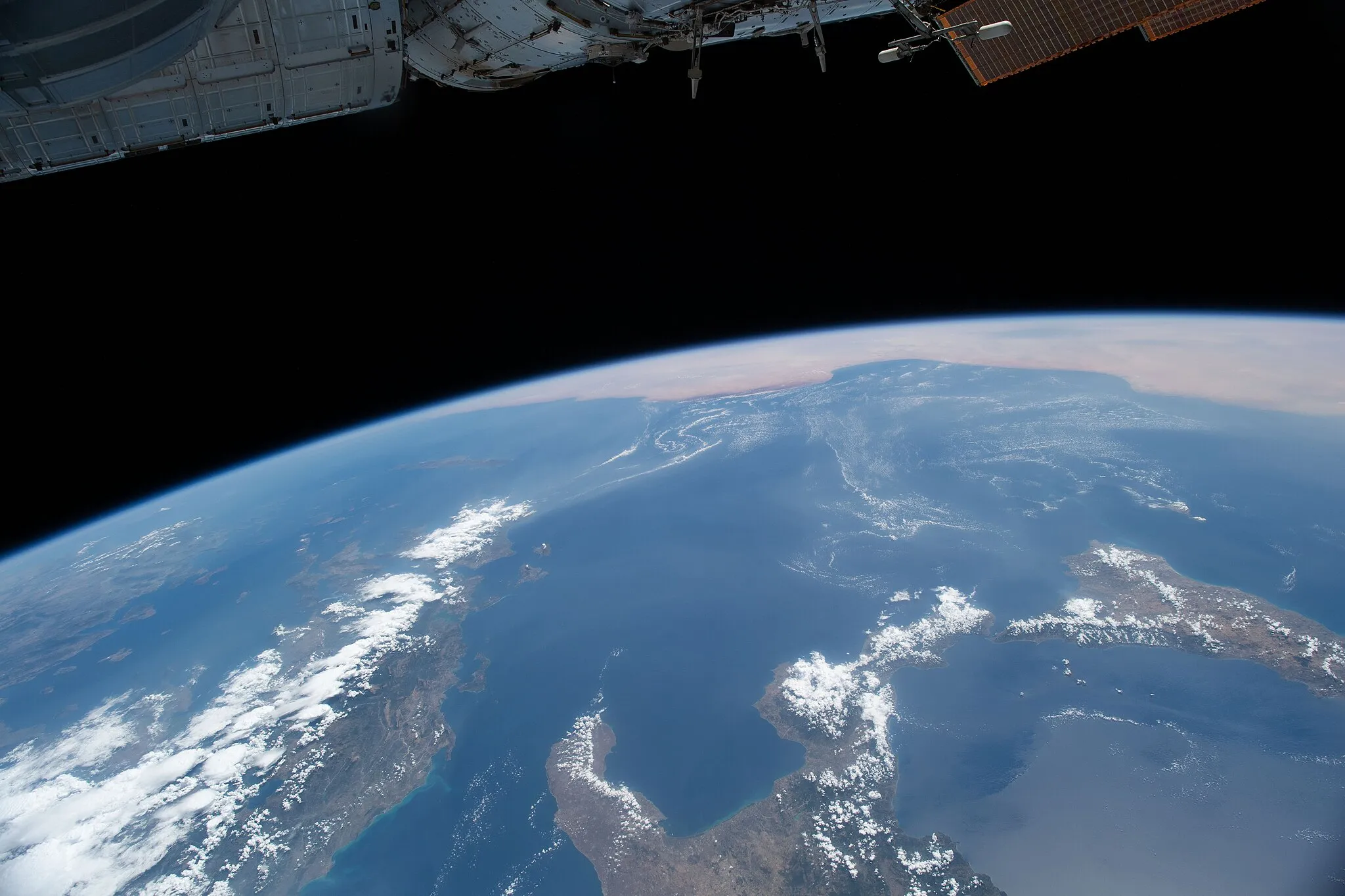 Photo showing: View of Earth taken during ISS Expedition 65.