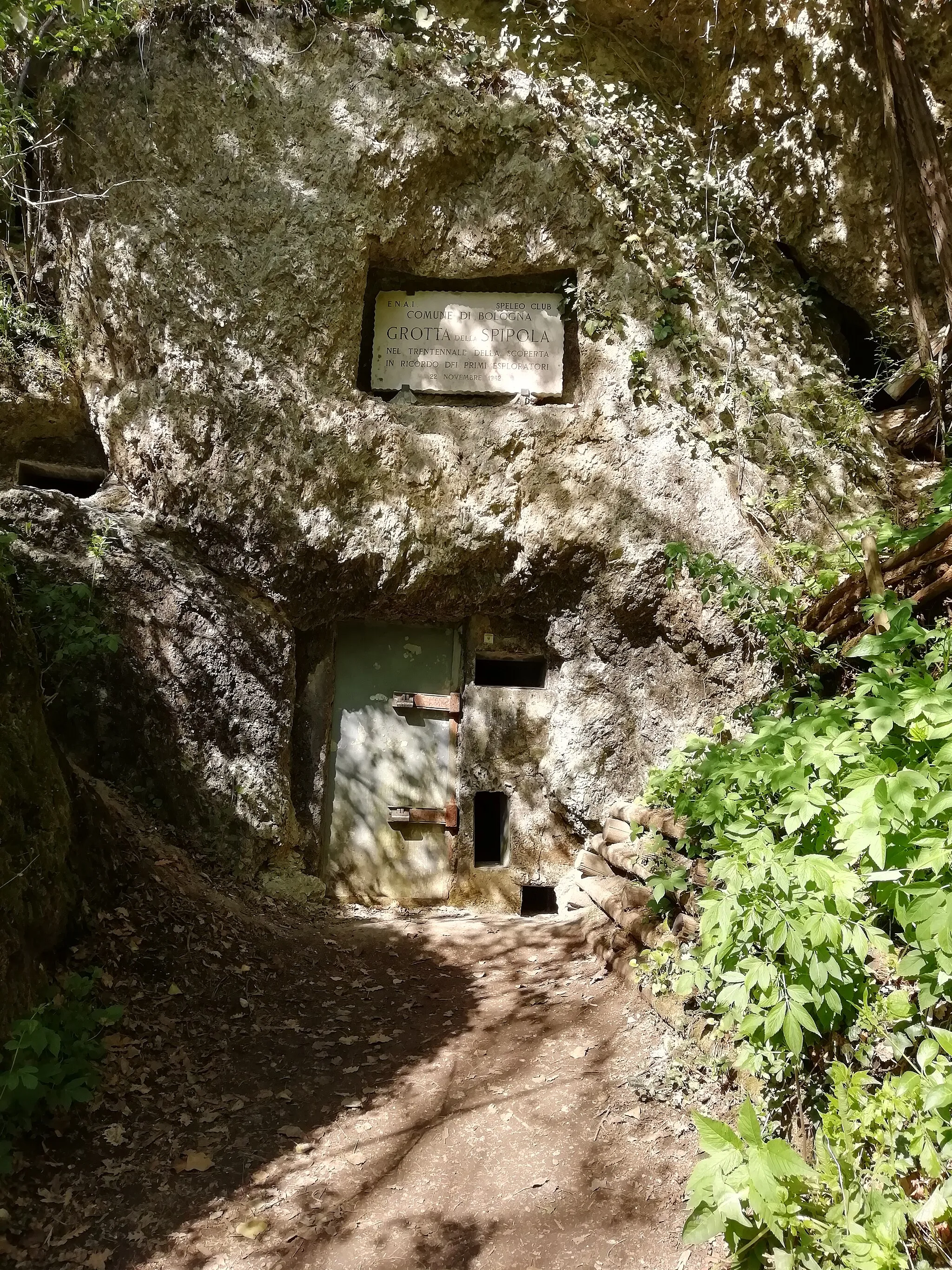 Photo showing: Grotta della Spipola