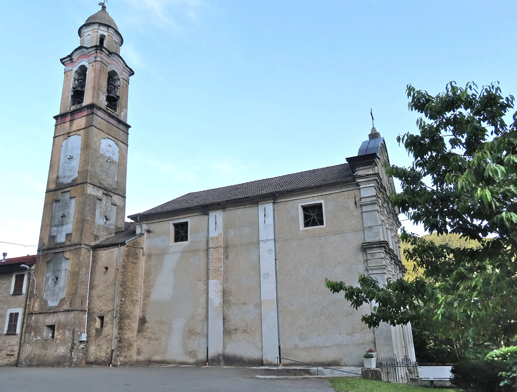Photo showing: Facciata e lato nord-ovest della chiesa di Santa Giustina