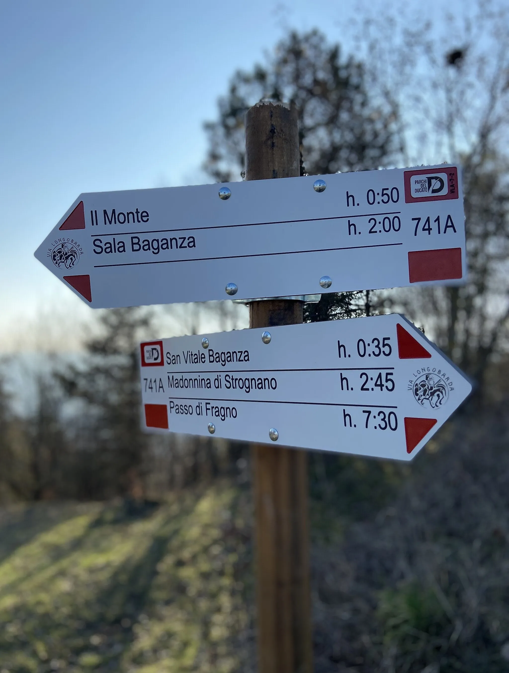 Photo showing: segnaletica sentieristica in provincia di Parma del Club Alpino Italiano