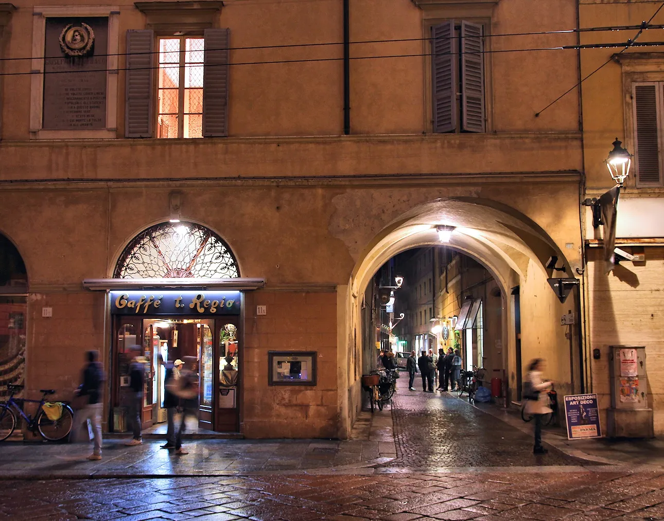 Photo showing: Night view of Caffè Teatro Regio in Parma, Italy.