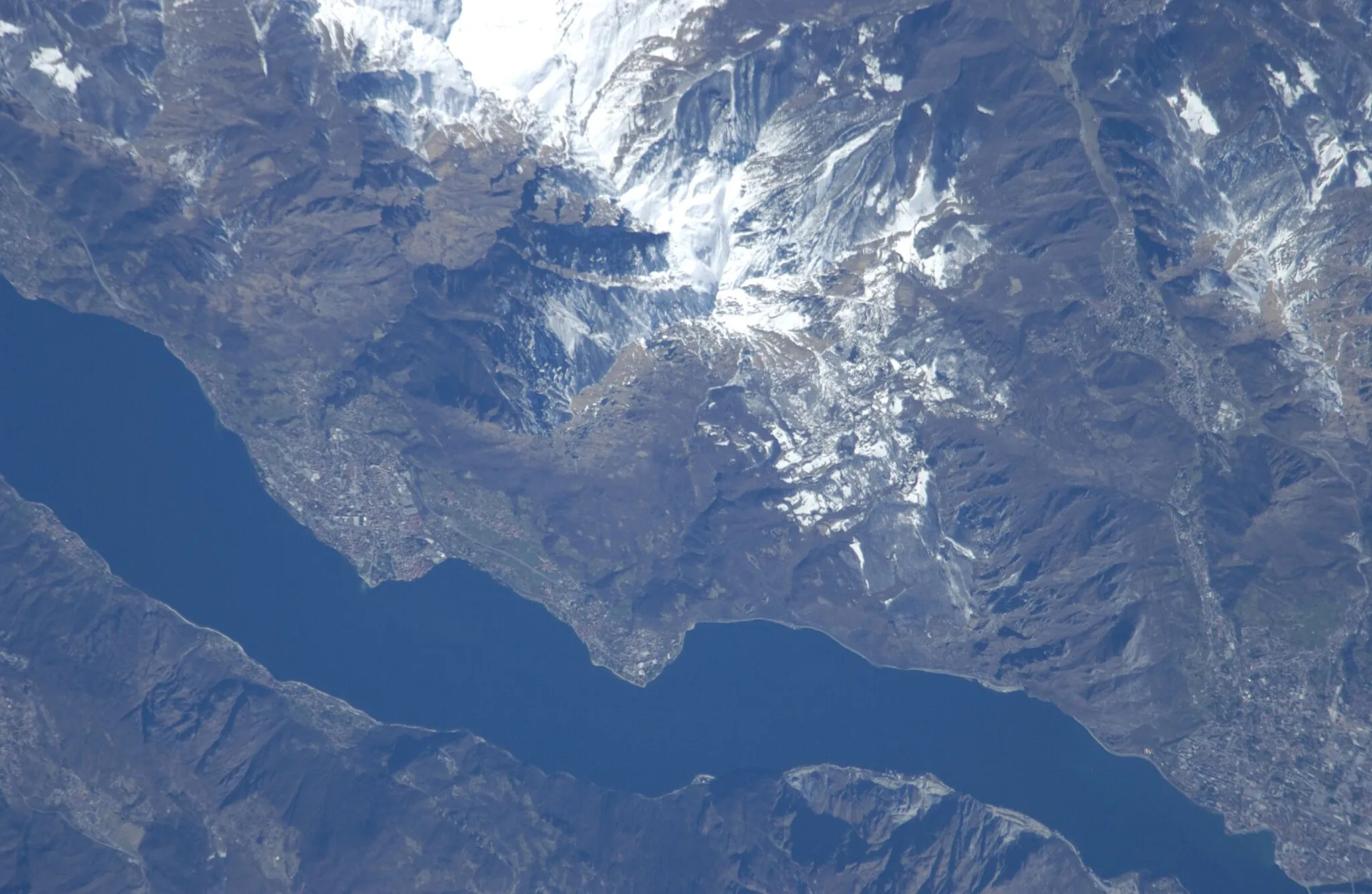 Photo showing: View of Italy taken during ISS Expedition 12.