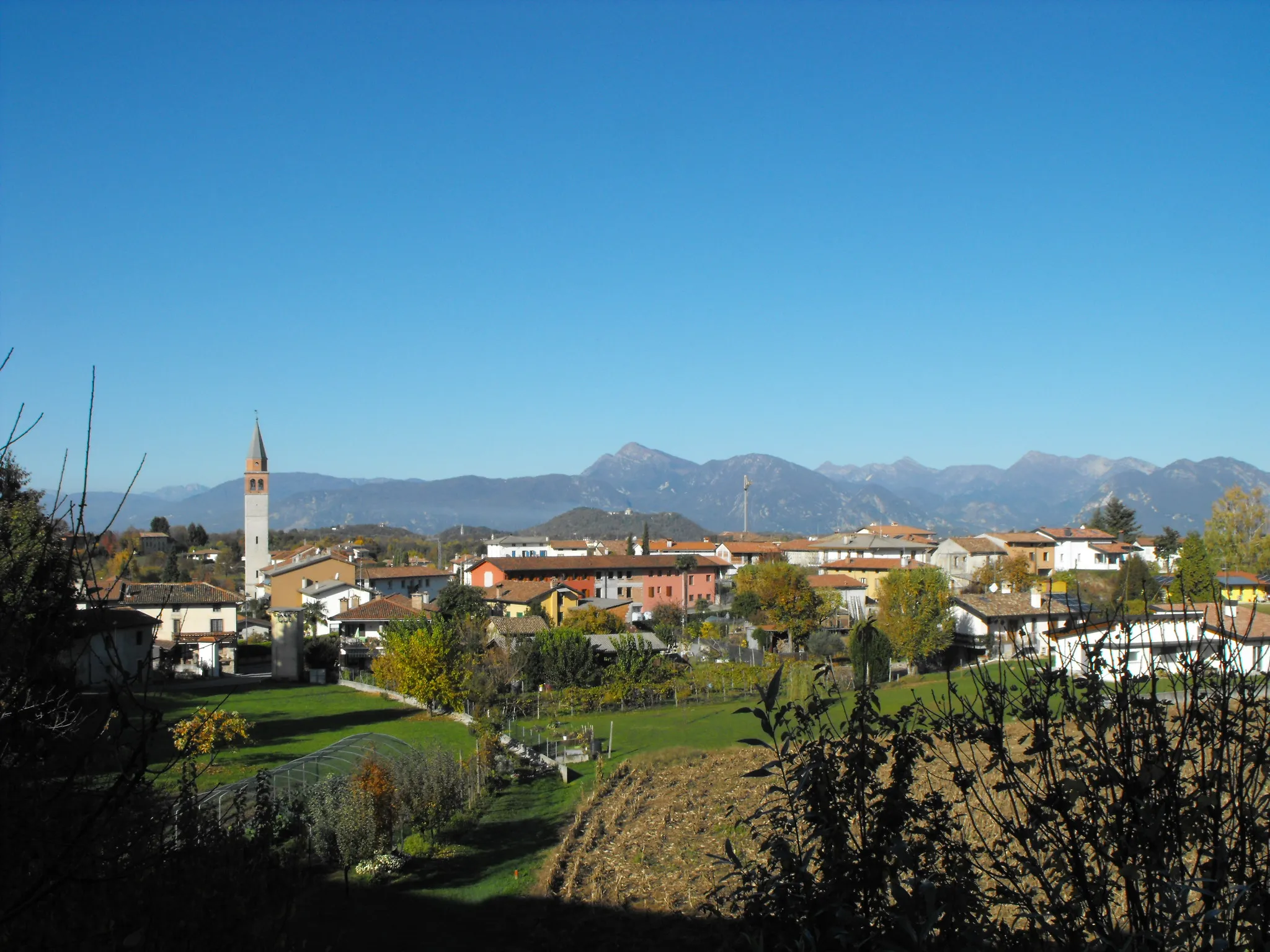 Photo showing: Panorama of Raspano, village of the Cassacco's municipality, province of Udine in the region Friuli-Venezia Giulia - Italy