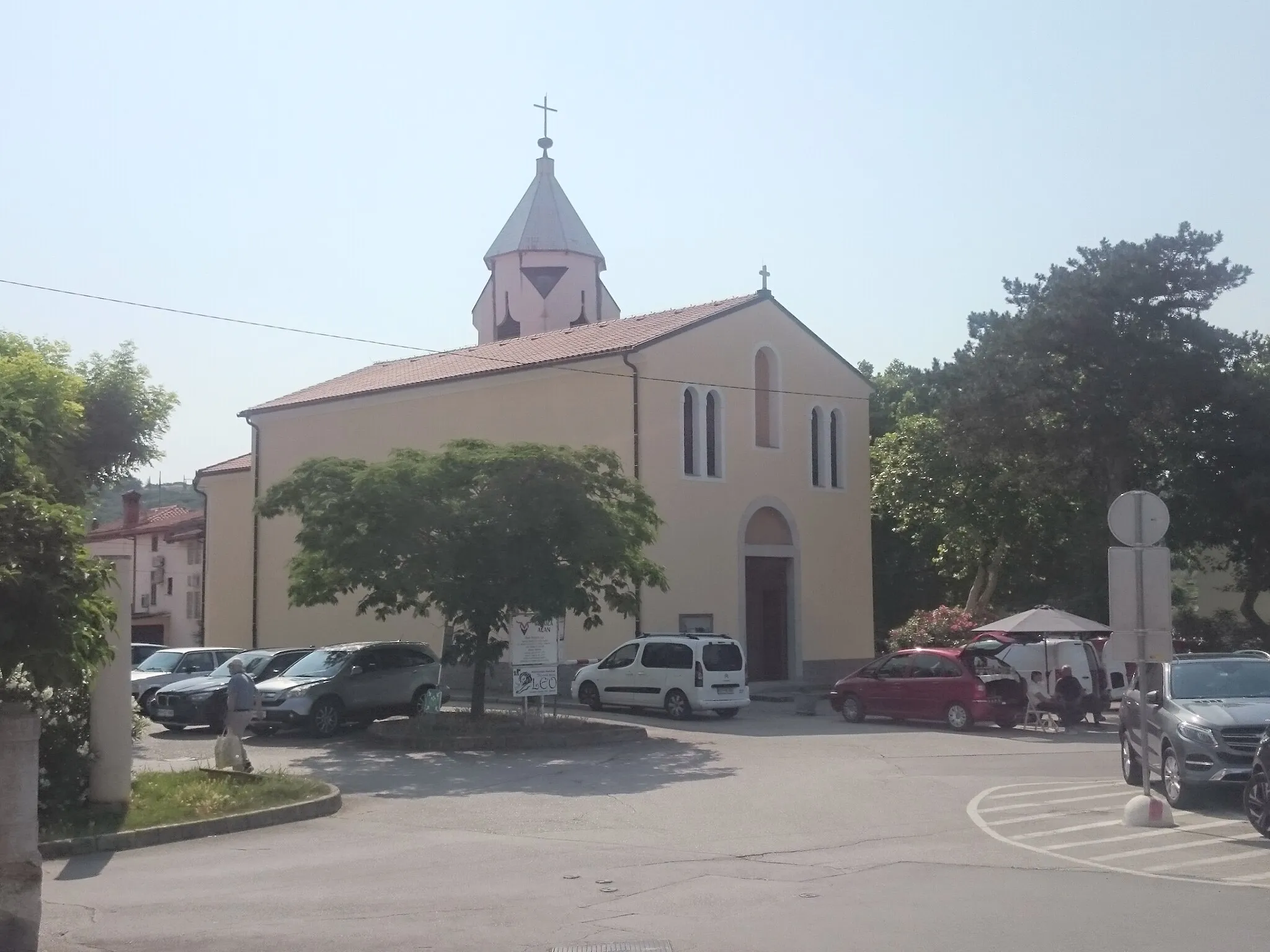 Photo showing: Sacred Heart of Jesus church in Spodnje Škofije. More info (in Slovenian only).