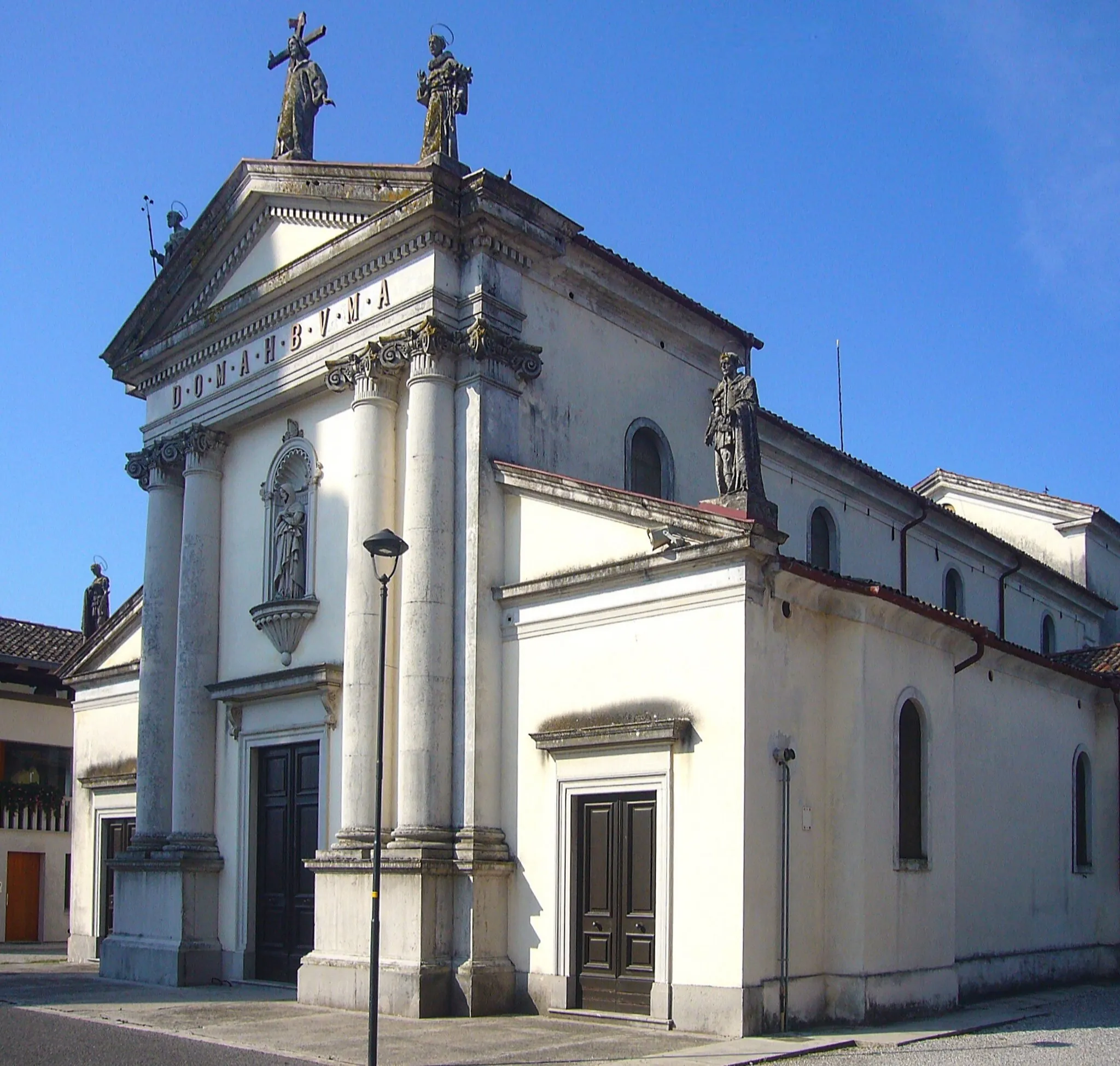 Photo showing: La chiesa parrocchiale di Flambro, frazione di Talmassons, in Friuli-Venezia Giulia