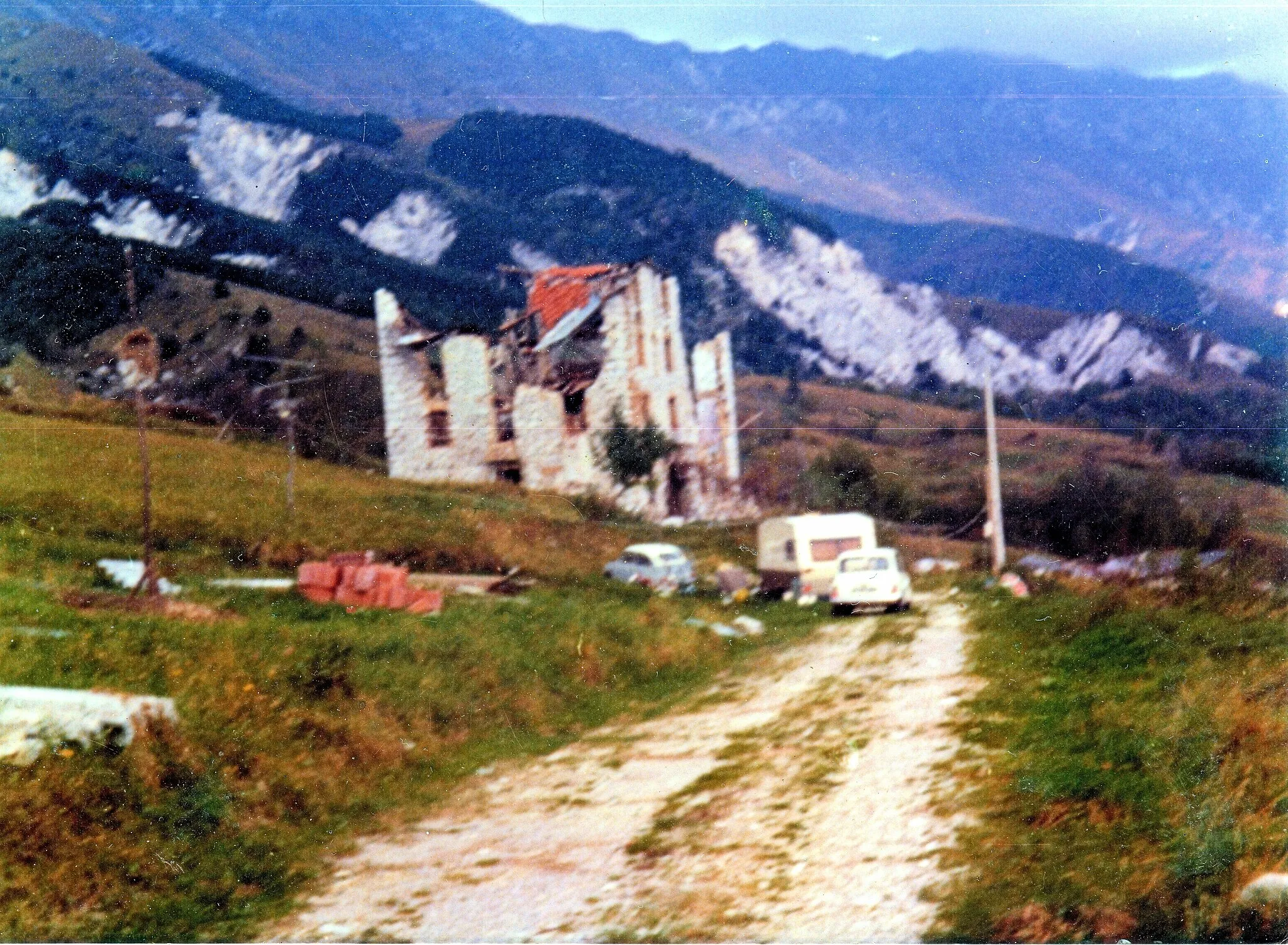 Photo showing: Monteaperta, vue du Borgo Cobai après le séisme de 1976