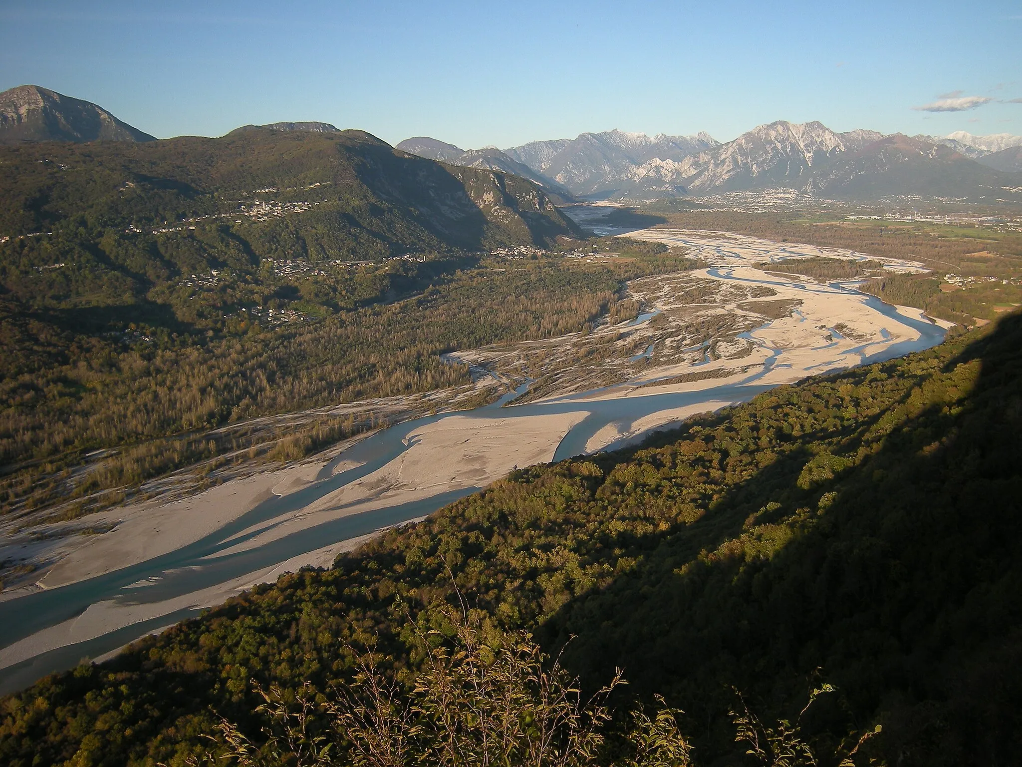 Photo showing: Tagliamento river from Monte di Ragogna, looking to Gemona