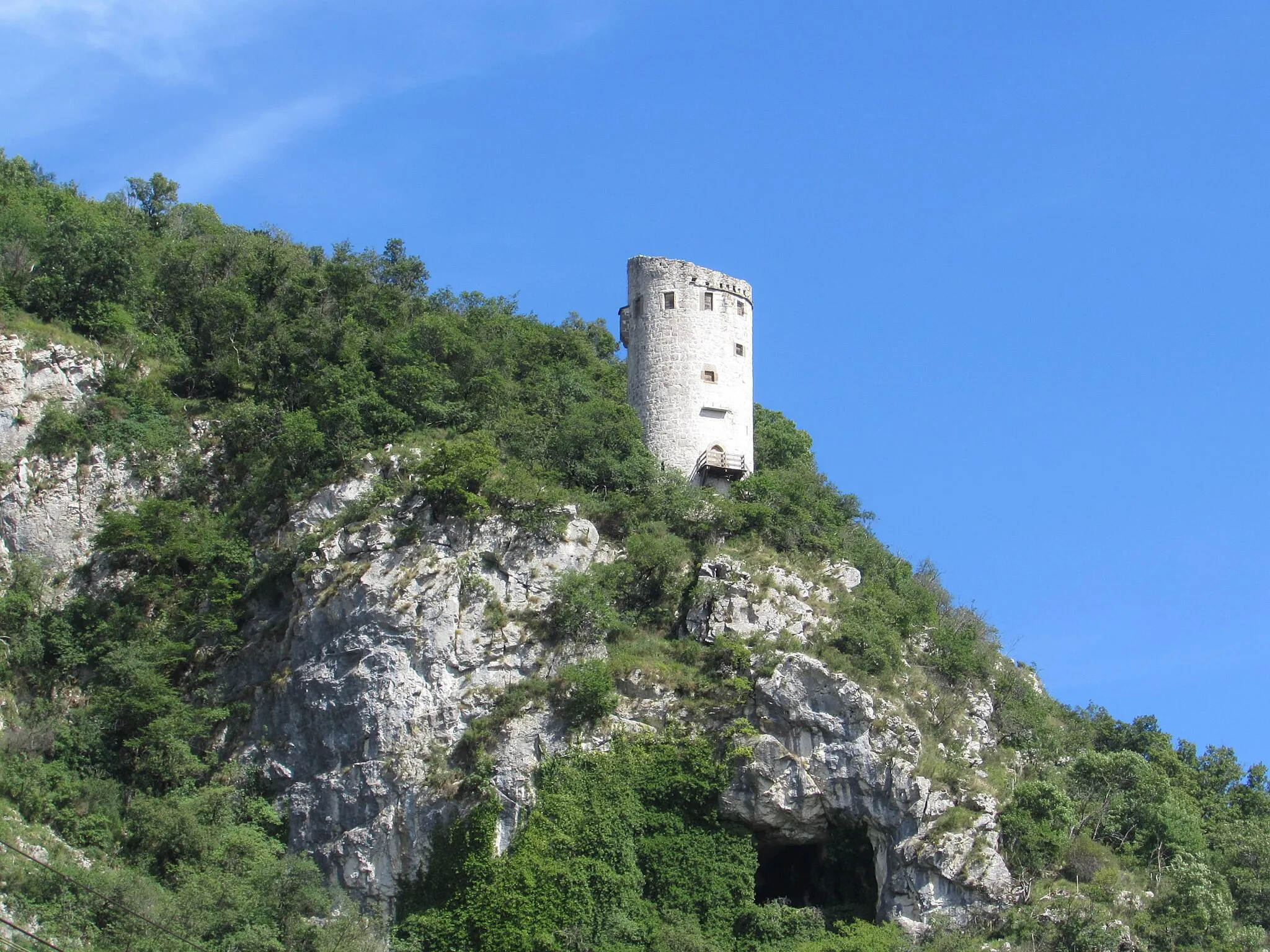 Photo showing: Wehrturm in Podpeč im Südwesten Sloweniens