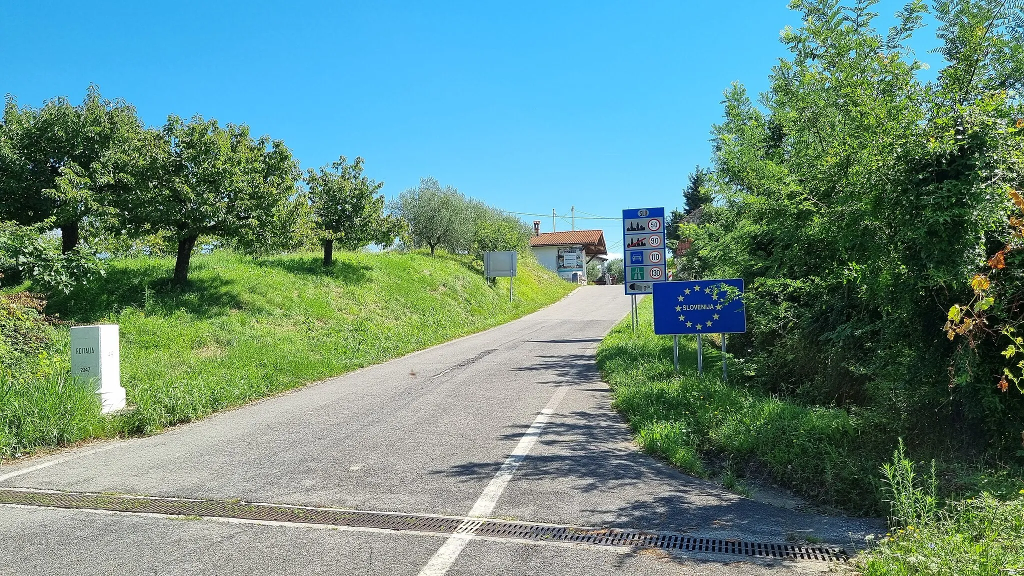 Photo showing: Italian-Slovenian border crossing at Plešivo-Plessiva