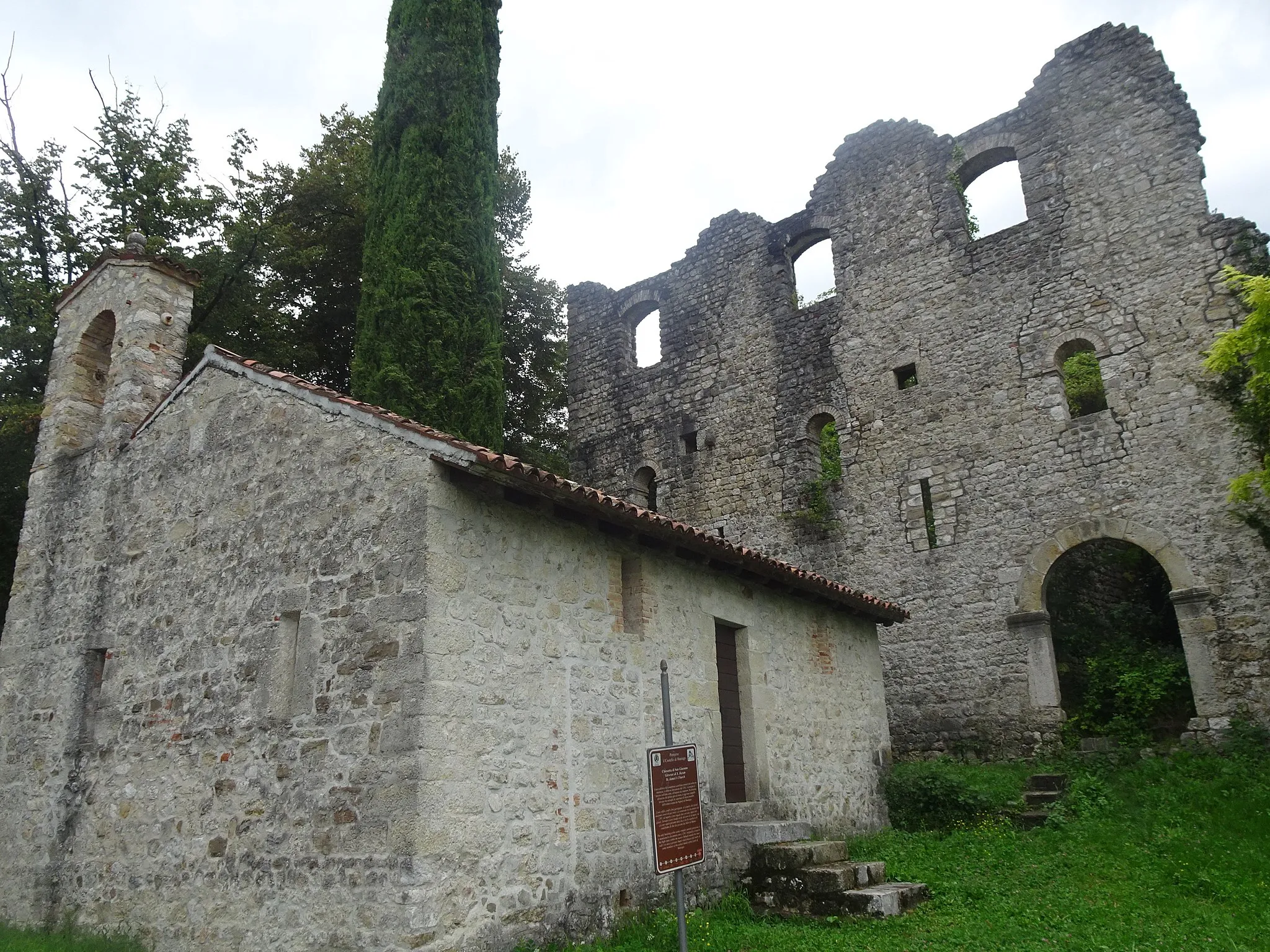 Photo showing: Attimis castle at Maniago, Italy