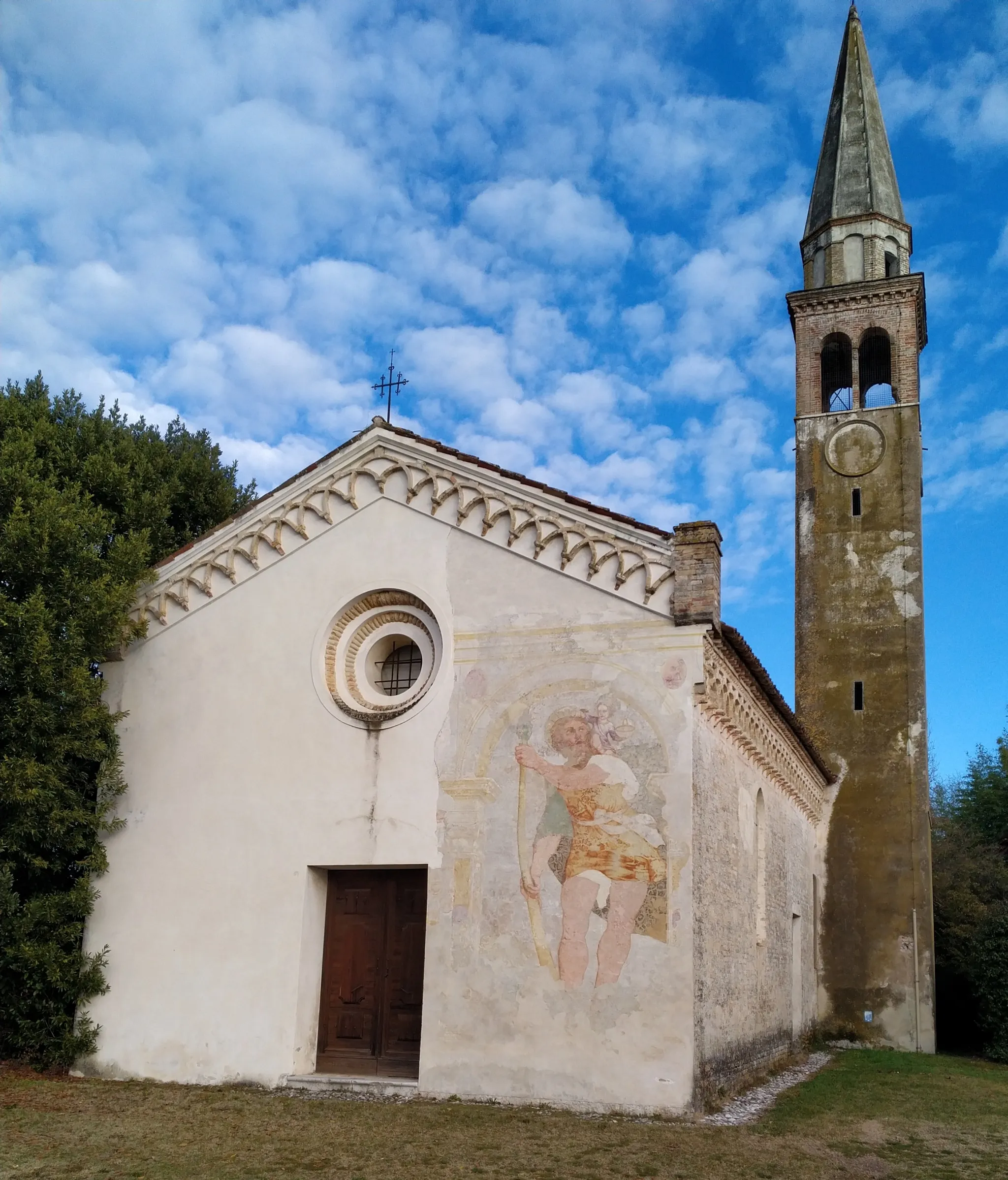 Photo showing: Frescoed palaces in San Vito al Tagliamento, Italy., northern side of Piazza del Popolo main square, west of Via Paolo Sarpi