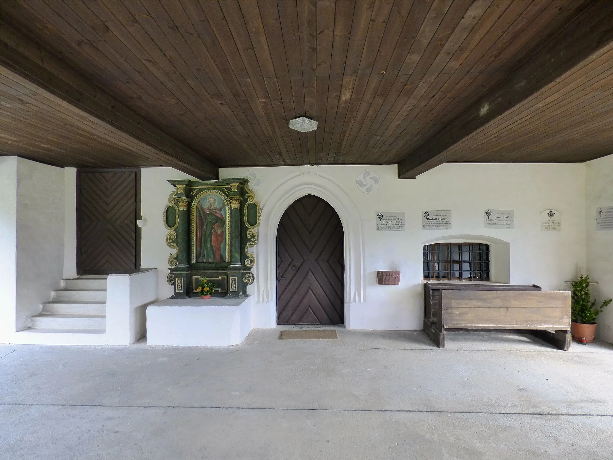 Photo showing: Vorhalle der Kath. Filialkirche hll. Lucia und Jodokus, Tratten (Gemeinde Sankt Stefan im Gailtal, Kärnten)