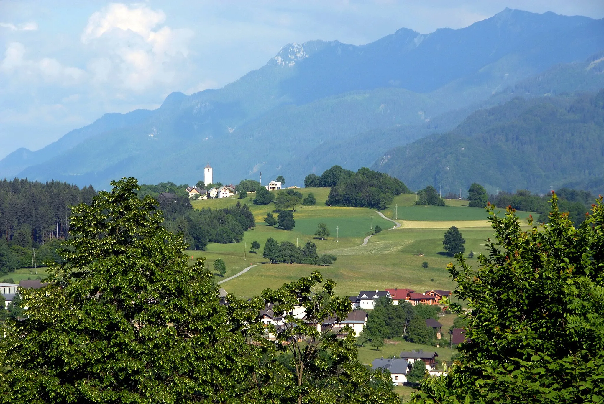 Photo showing: View of Hohenthurn with the subsidiary church Saint Cyriacus, municipality Hohenthurn, district Villach Land, Carinthia, Austria, EU