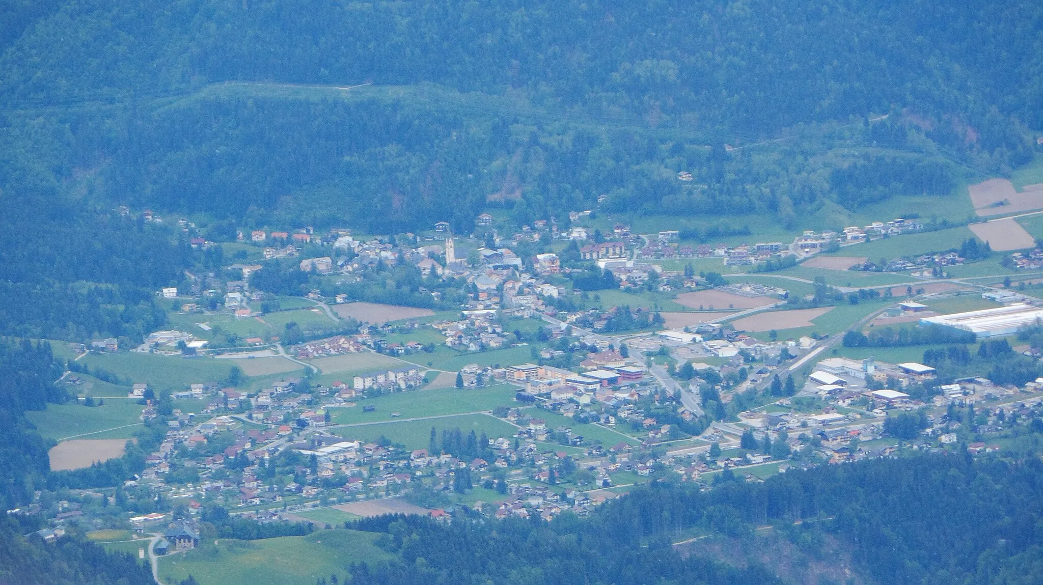 Photo showing: Kötschach-Mauthen vom Gipfel des Cellon (2241 m) aus gesehen