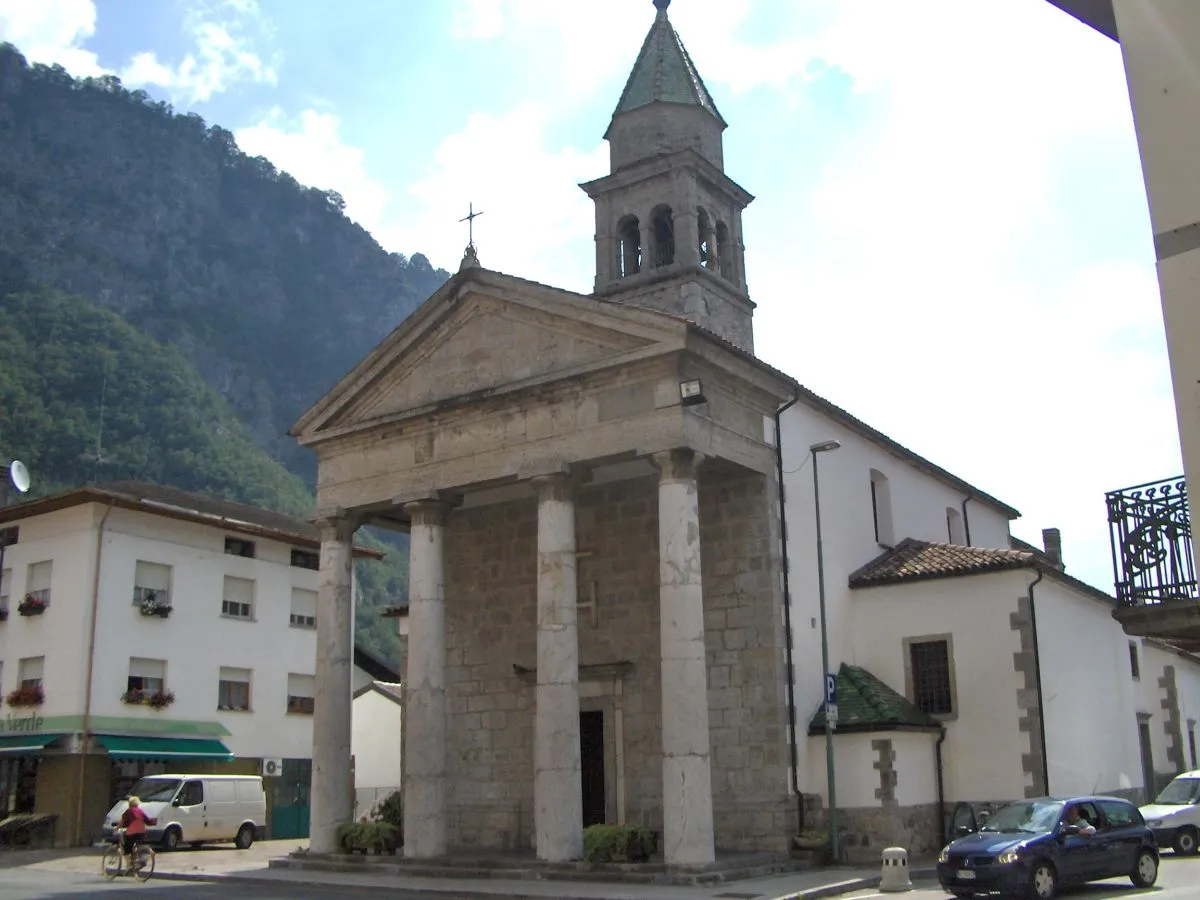 Photo showing: Sebi1, Villa Santina - Chiesa di San Lorenzo