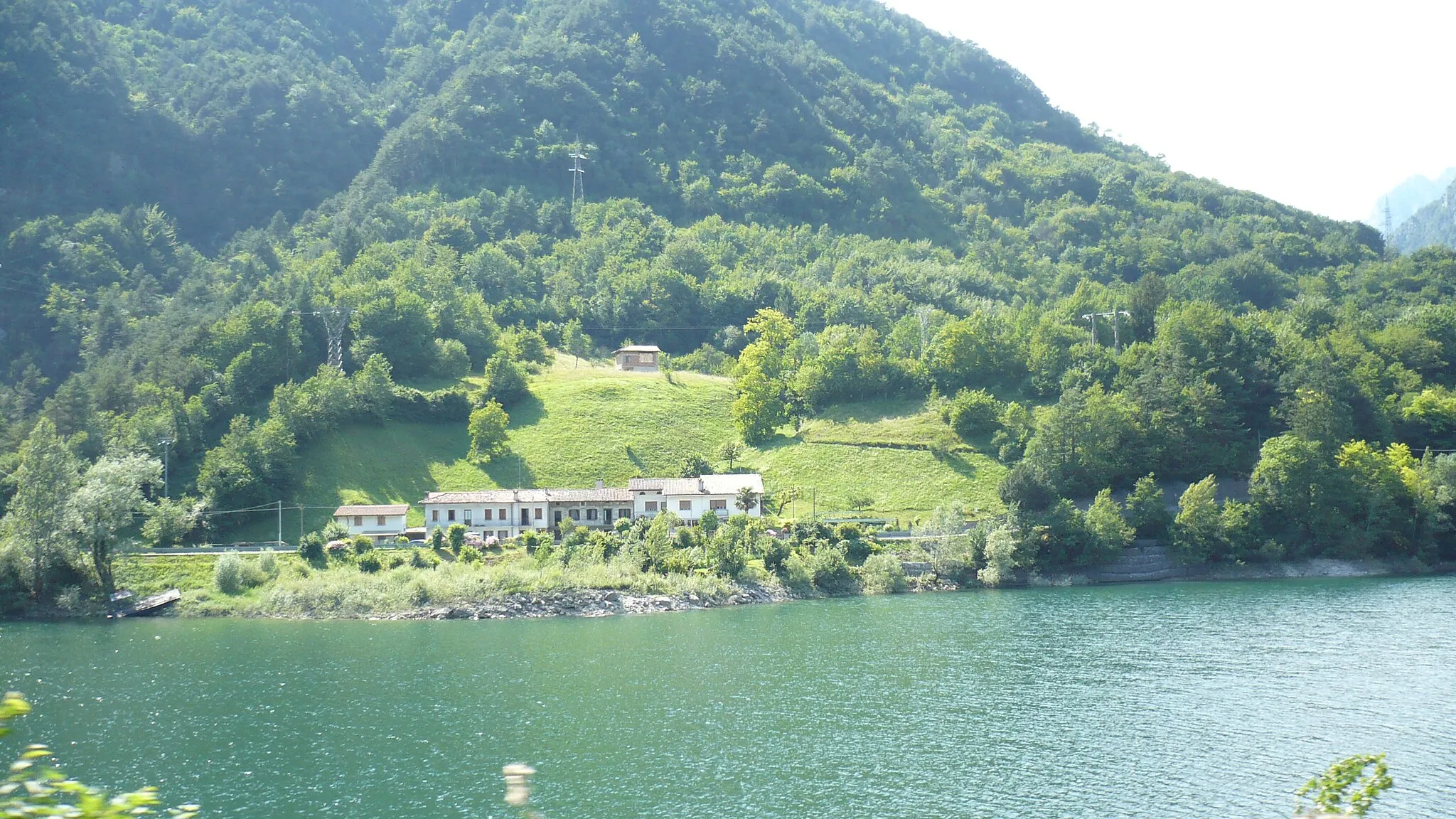 Photo showing: lago di tramonti